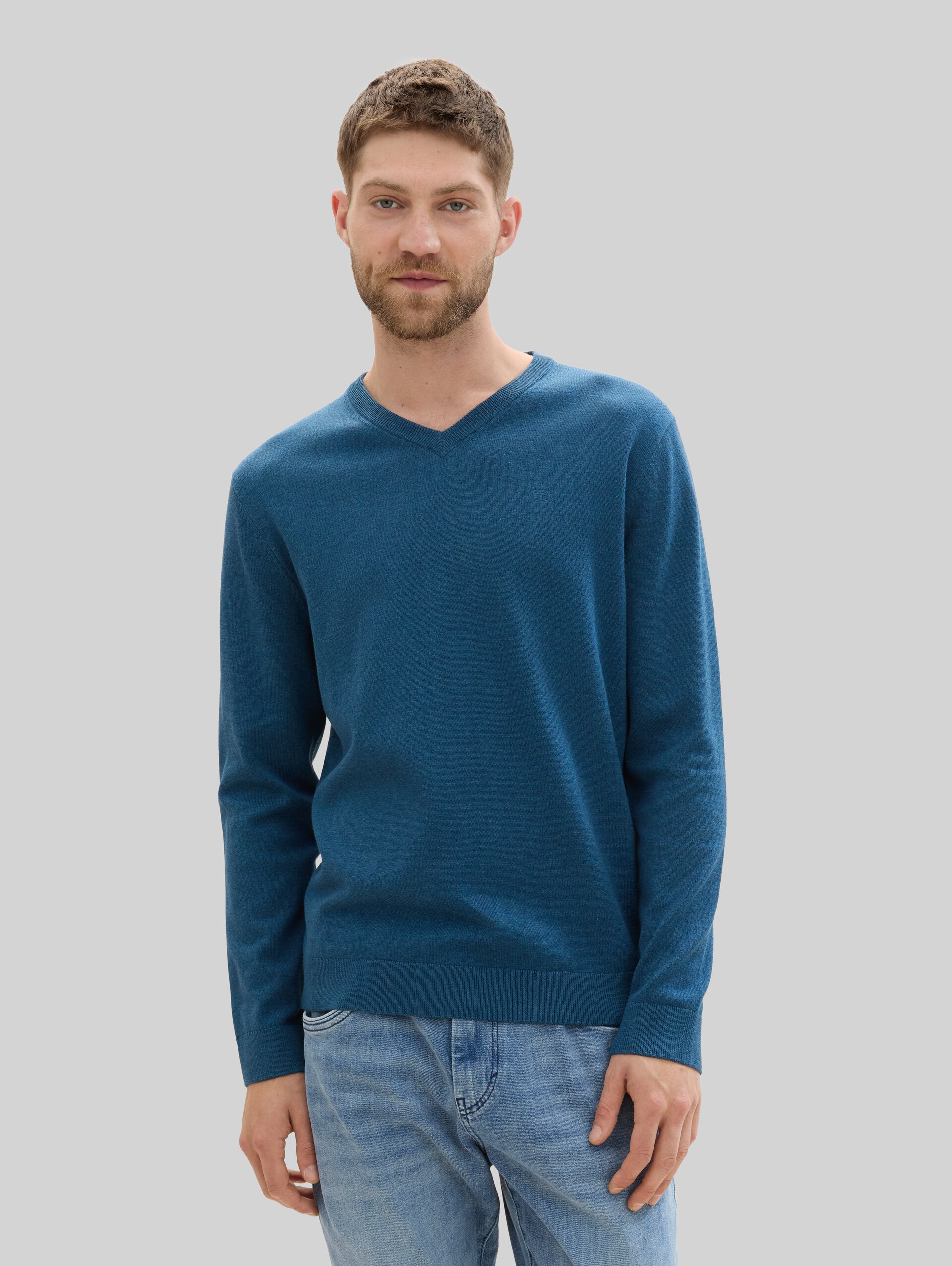 Strickpullover mit V-Ausschnitt - dark teal melange - Ausschnitt Model-Vorderansicht