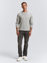 Pull en maille basique en coton - Light Soft Grey Melange - Vue de face du modèle
