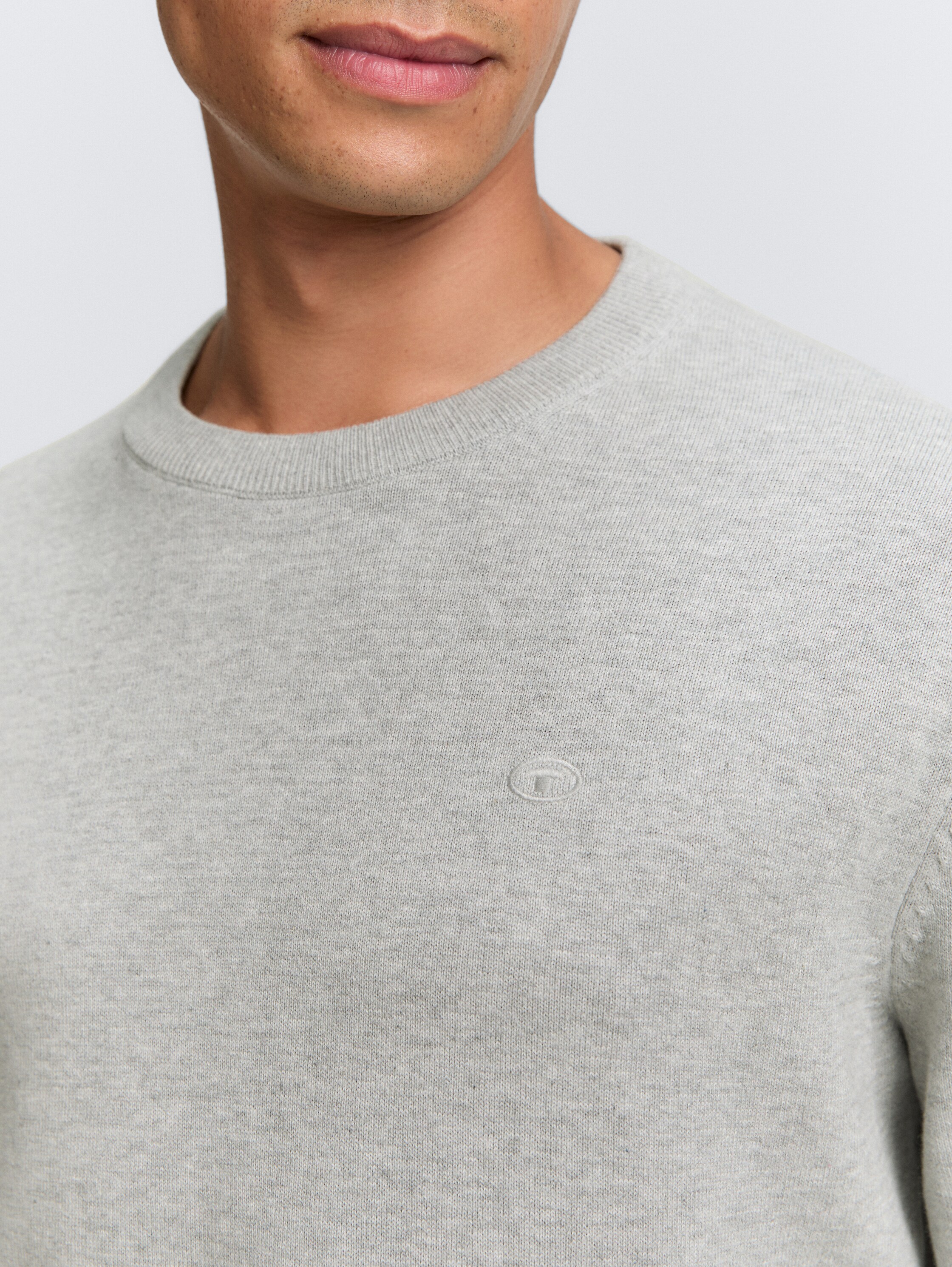 Basic knitted jumper in cotton - Light Soft Grey Melange - Detail model view