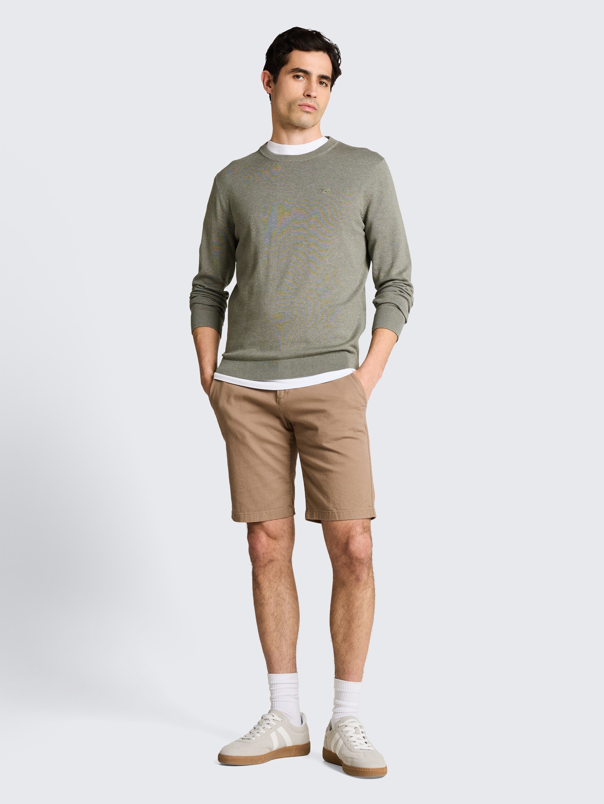 Basic Strickpullover aus Baumwolle - greyish shadow olive melange - Model-Vorderansicht