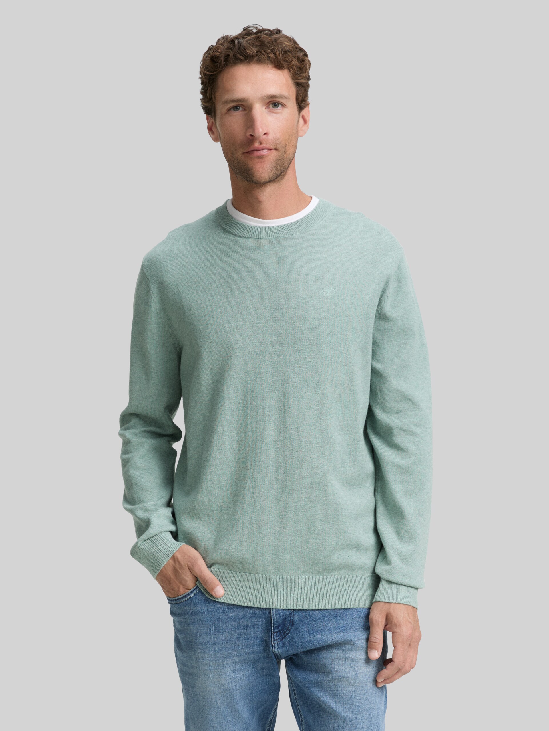 Basic gebreide trui van katoen - dark smoke green melange - Nek model vooraanzicht