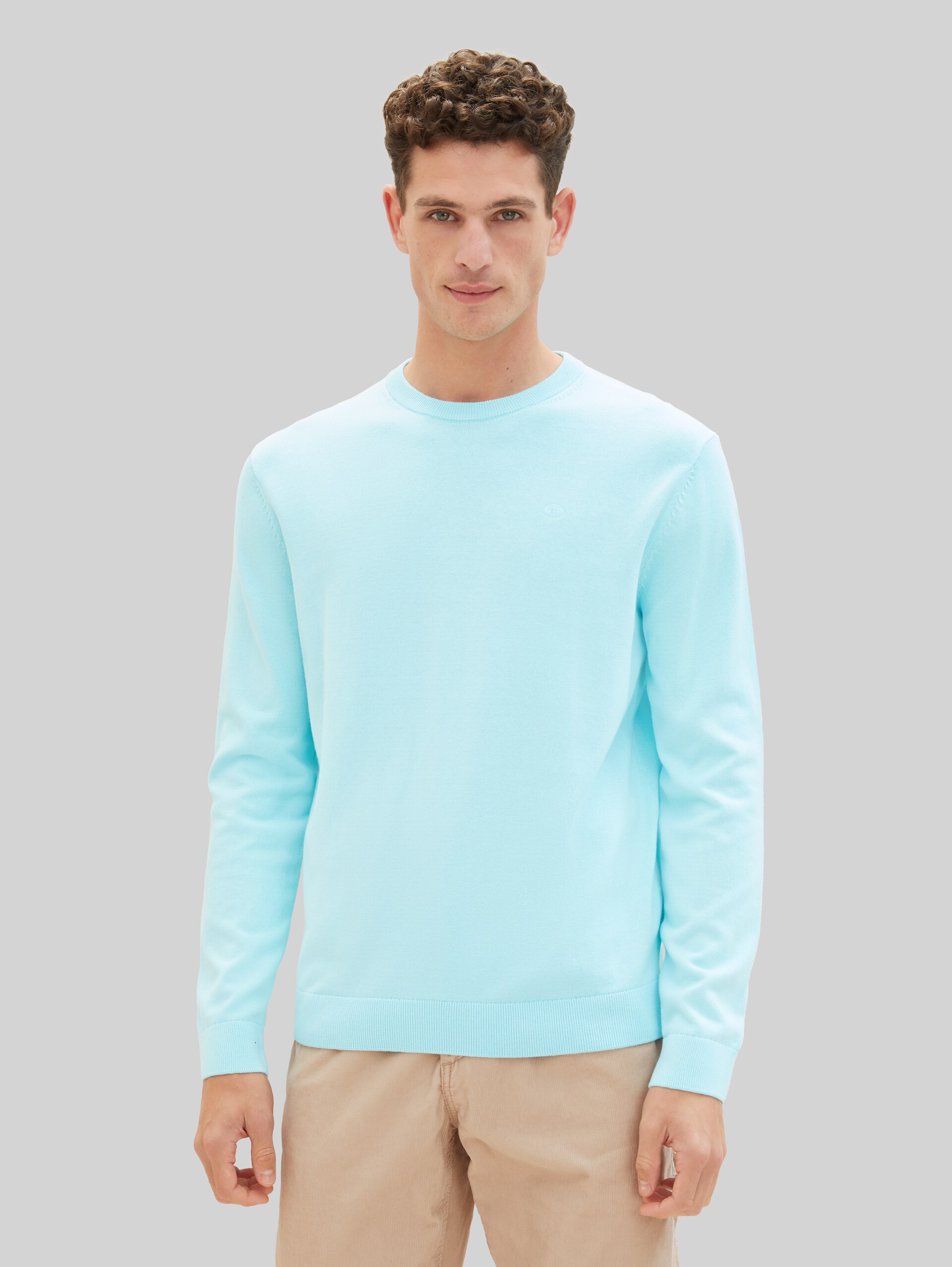 Basic katoenen gebreide trui - caribbean turquoise - Nek model vooraanzicht