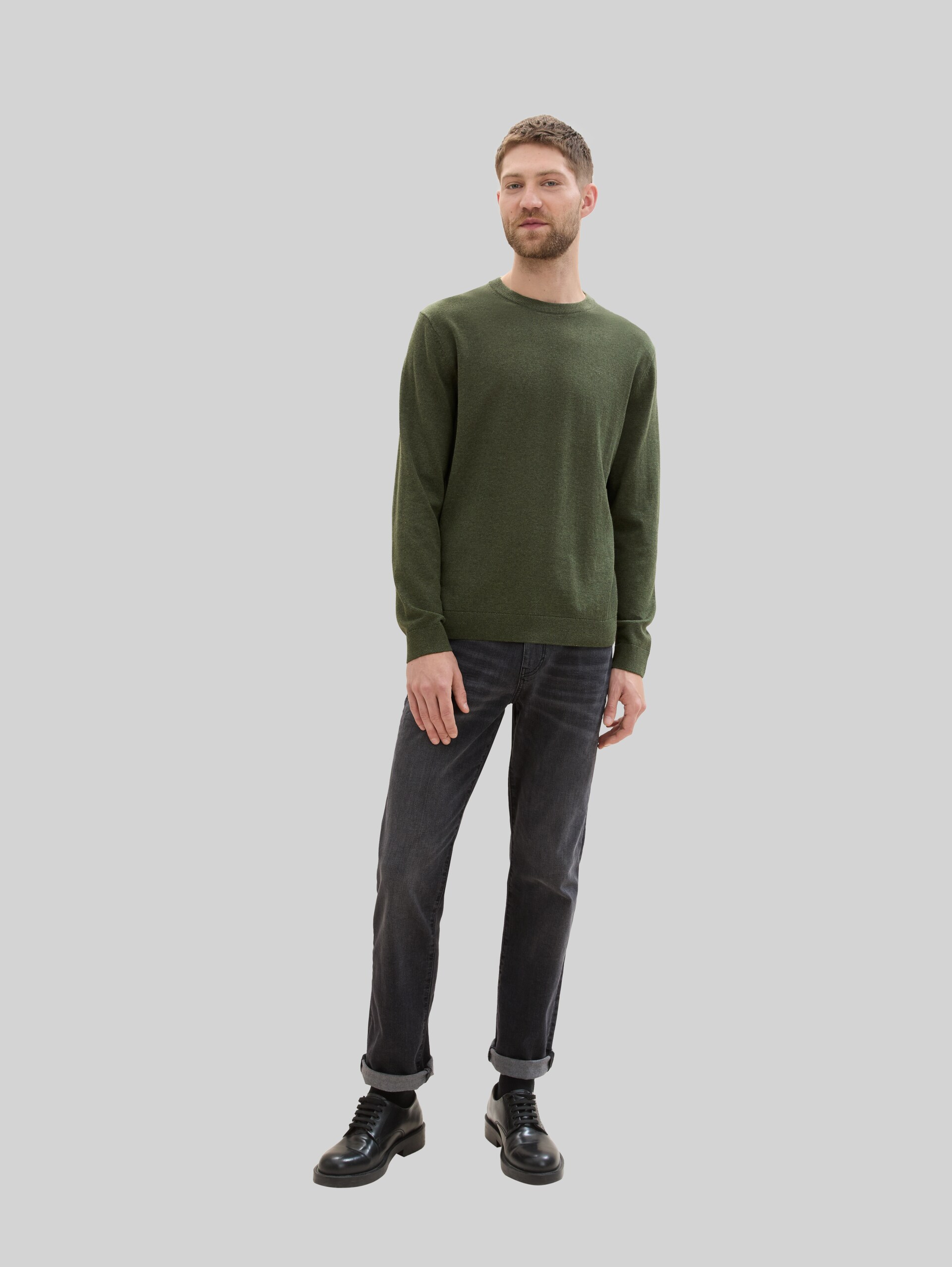 Basic gebreide trui van katoen - rosin green melange - Model vooraanzicht