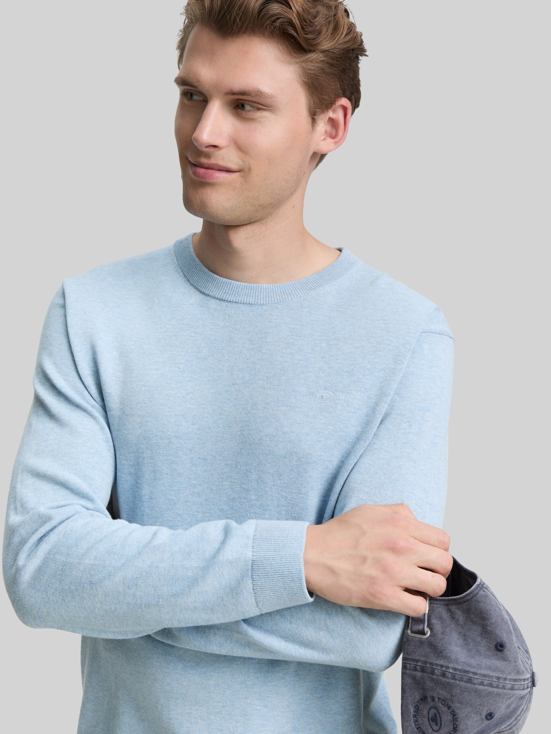 Basic knitted jumper in cotton - light metal blue melange - Detail model view