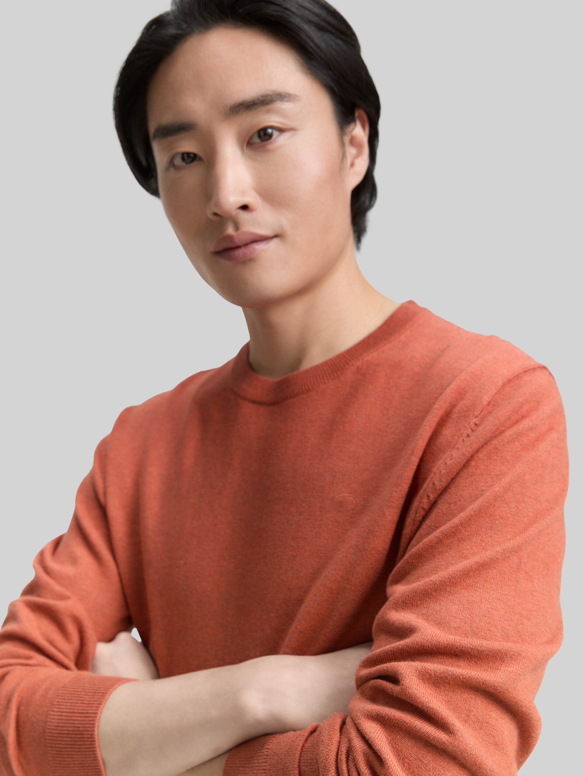 Basic knitted jumper in cotton - rust red melange - Detail model view