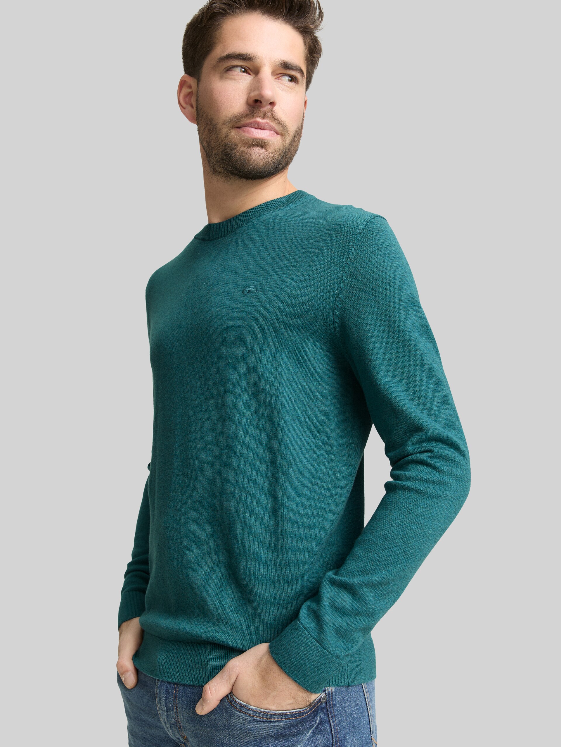 Basic Strickpullover aus Baumwolle - classic petrol melangee - Detail-Model-Ansicht