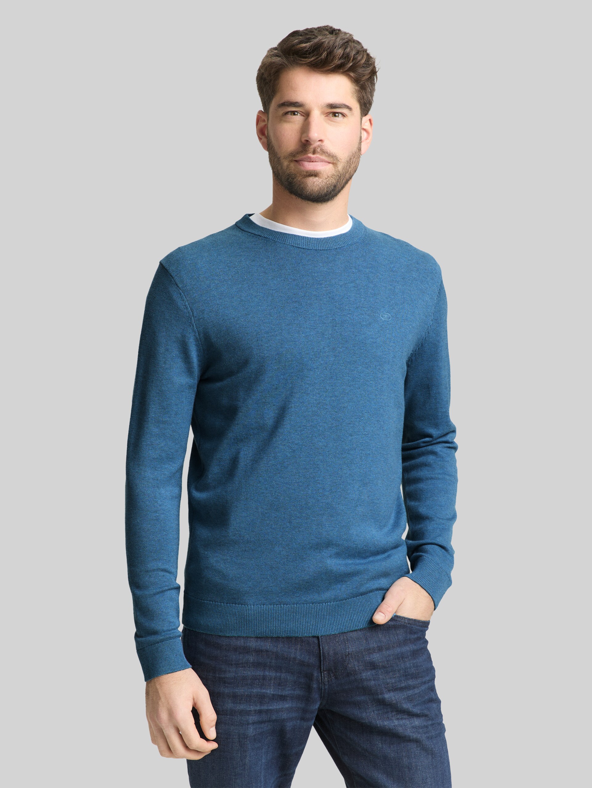 Basic Strickpullover aus Baumwolle - marine blue melange - Ausschnitt Model-Vorderansicht