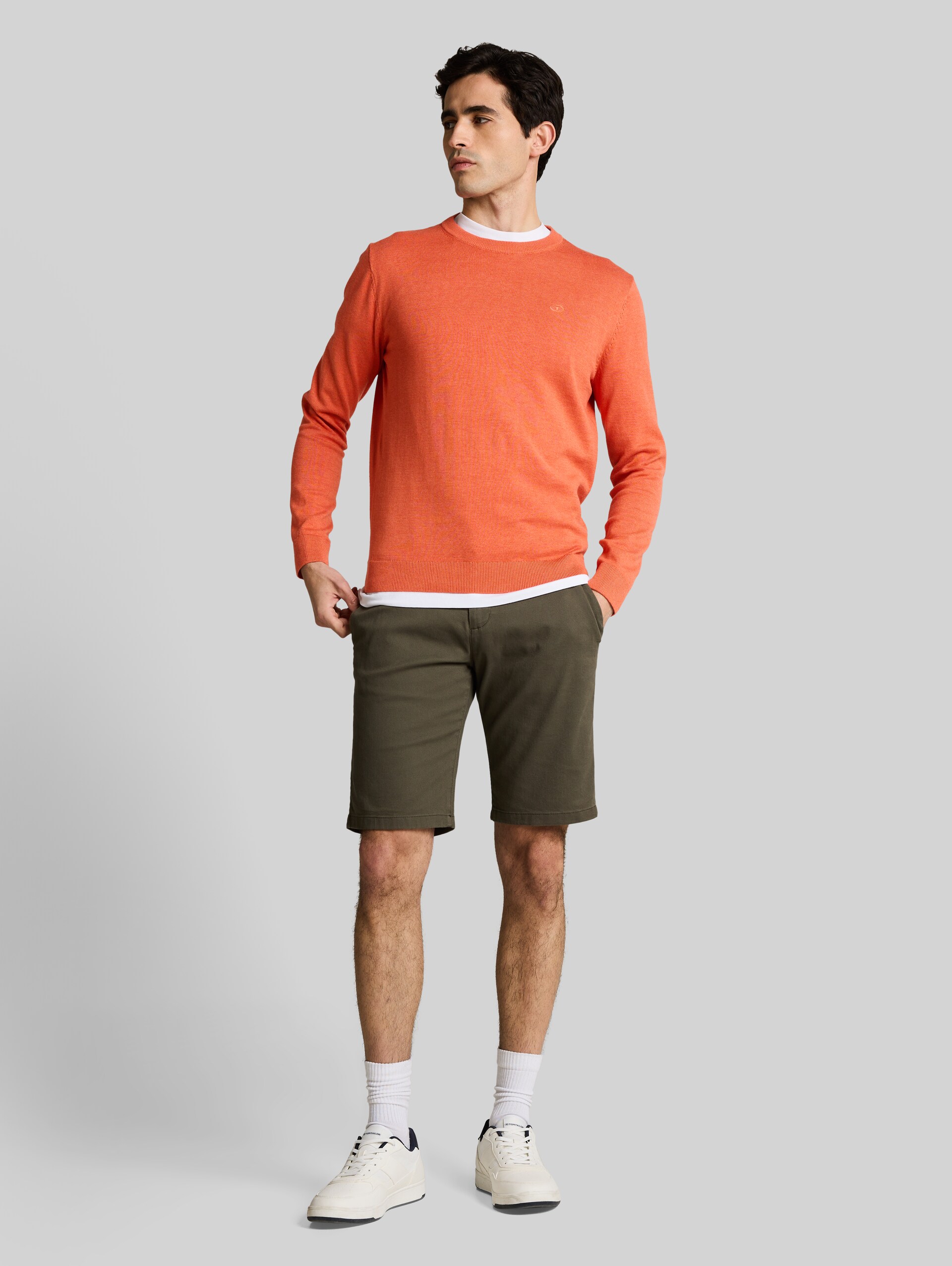Basic knitted jumper in cotton - chili orange melange - Model front view