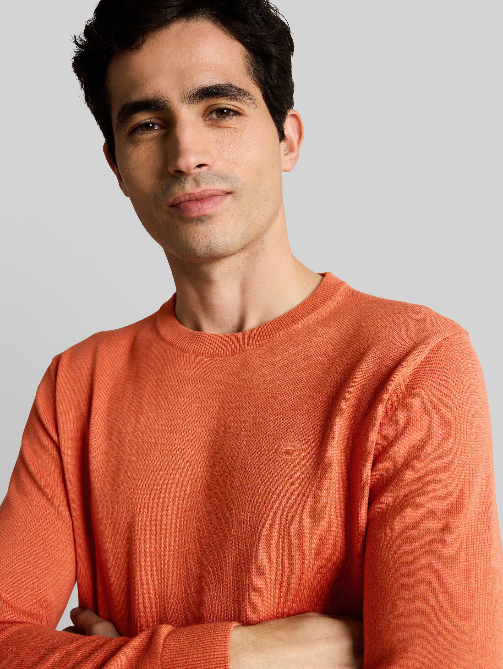 Basic knitted jumper in cotton - chili orange melange - Detail model view