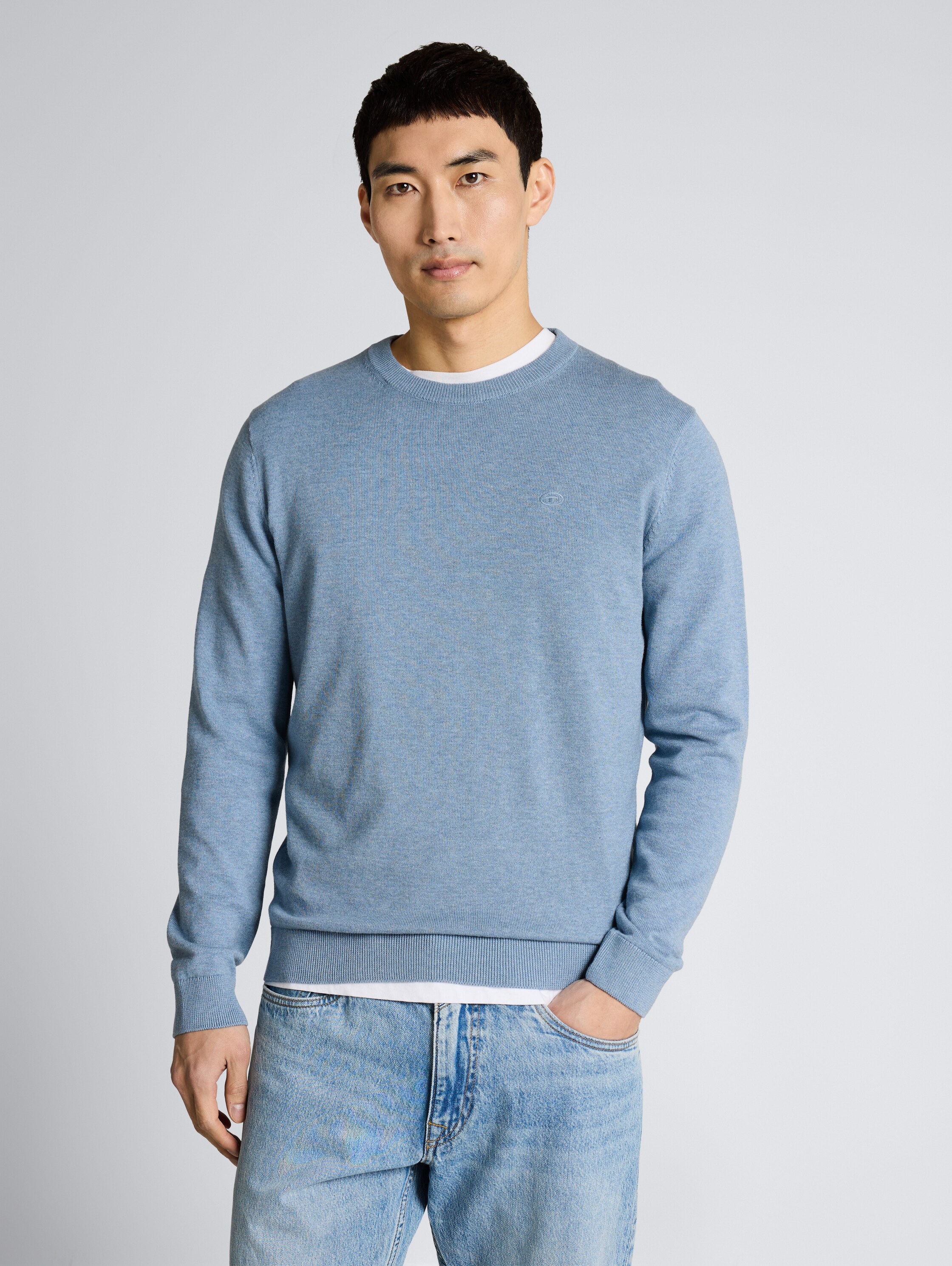 Pull basique en coton tricoté - mountain spring blue melange - Découpe Vue de face du modèle