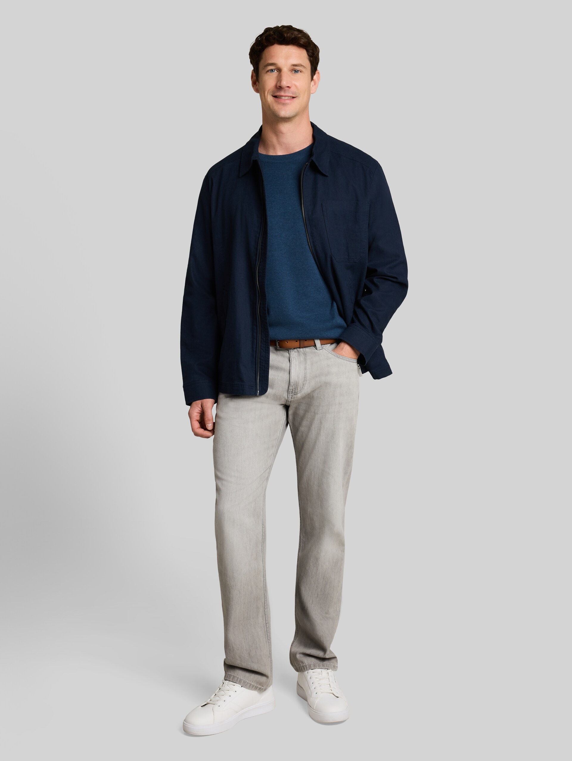 Pull en maille basique en coton - dark duck blue melange - Vue de face du modèle