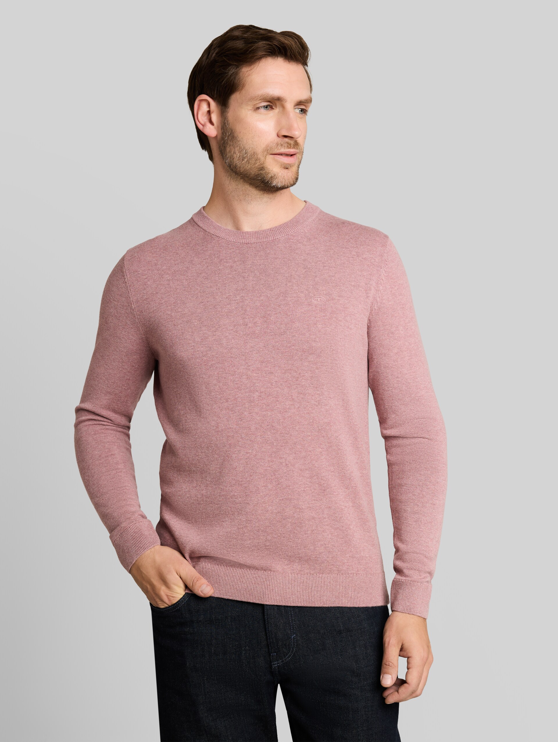 Basic Strickpullover aus Baumwolle - dusty rose melange - Ausschnitt Model-Vorderansicht