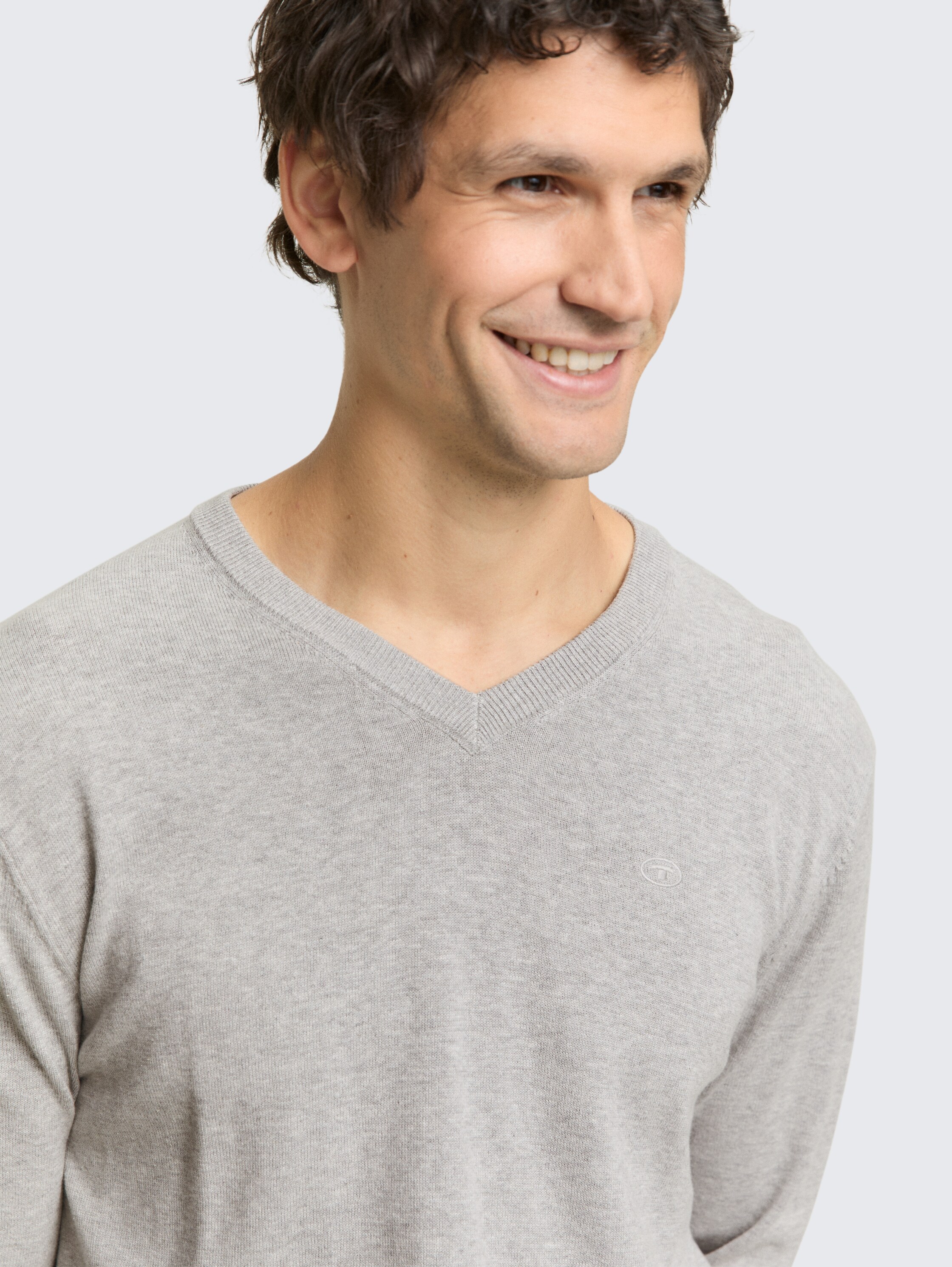 Strickpullover mit V-Ausschnitt aus Baumwolle - light_soft_grey_melange - 