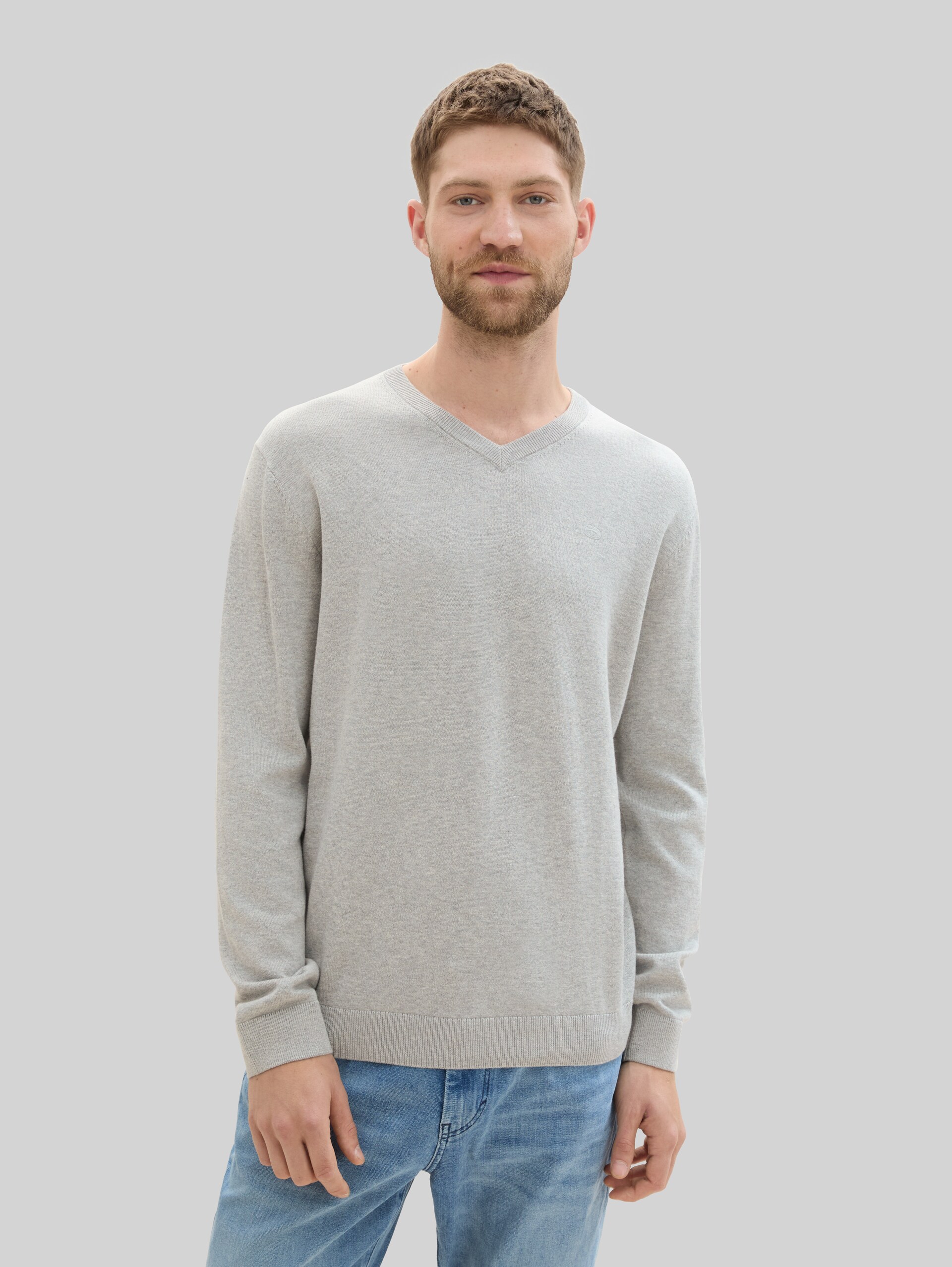 Gebreide trui met V-hals van katoen - bright stone grey melange - Nek model vooraanzicht