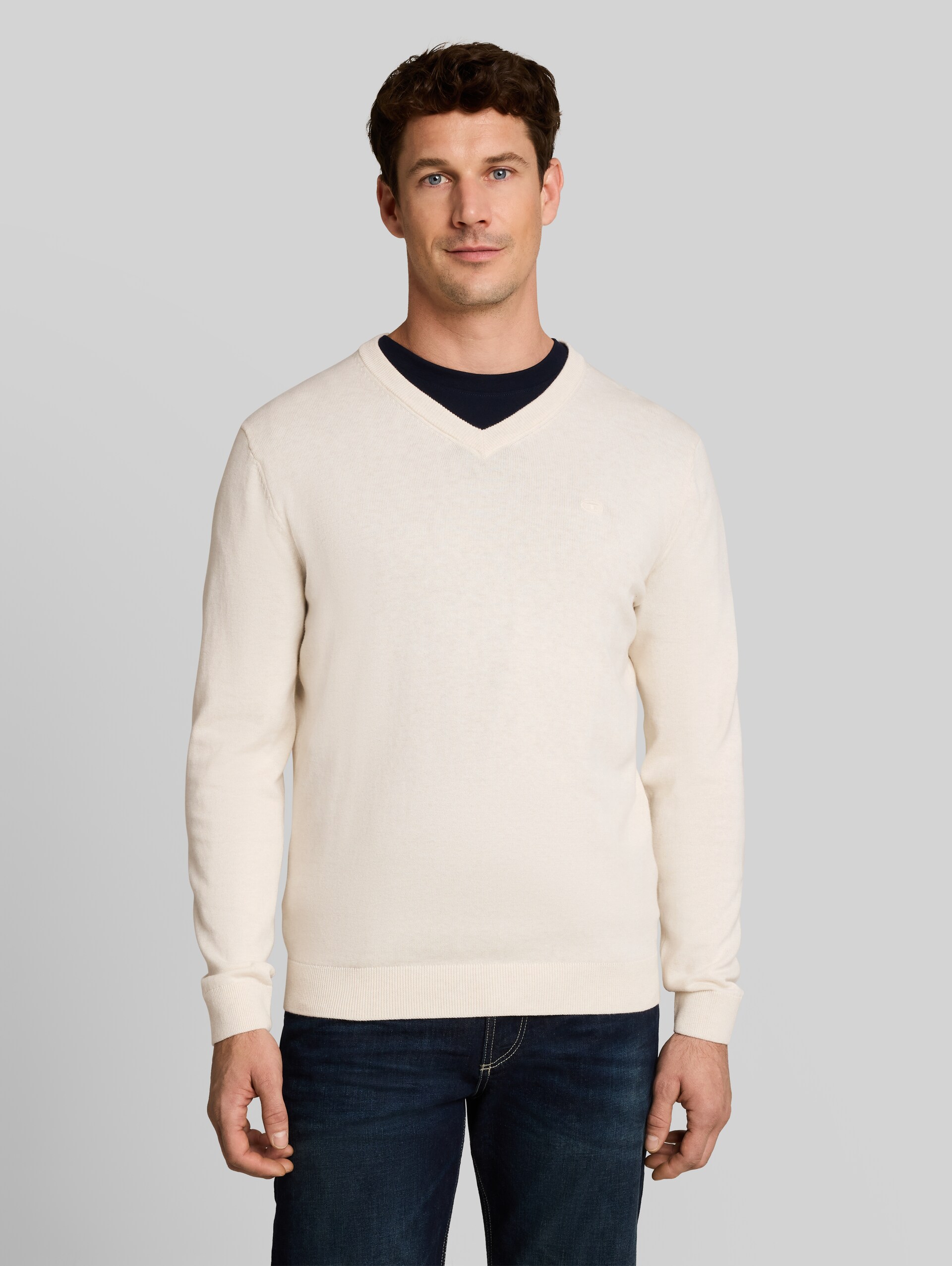 Pull en coton à col en V - soft buttercream melange - Découpe Vue de face du modèle