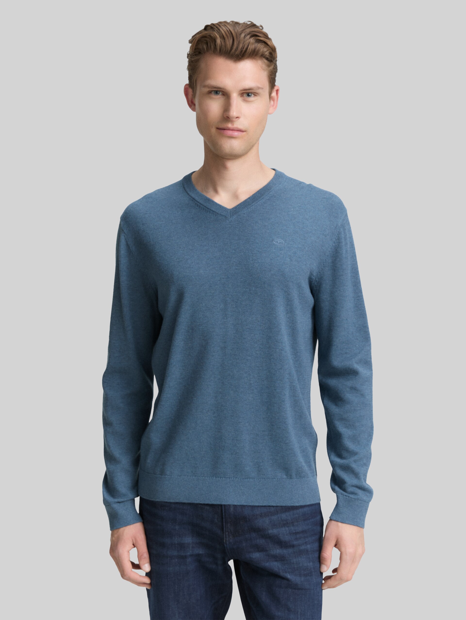 Strickpullover mit V-Ausschnitt aus Baumwolle - real teal melange - Ausschnitt Model-Vorderansicht