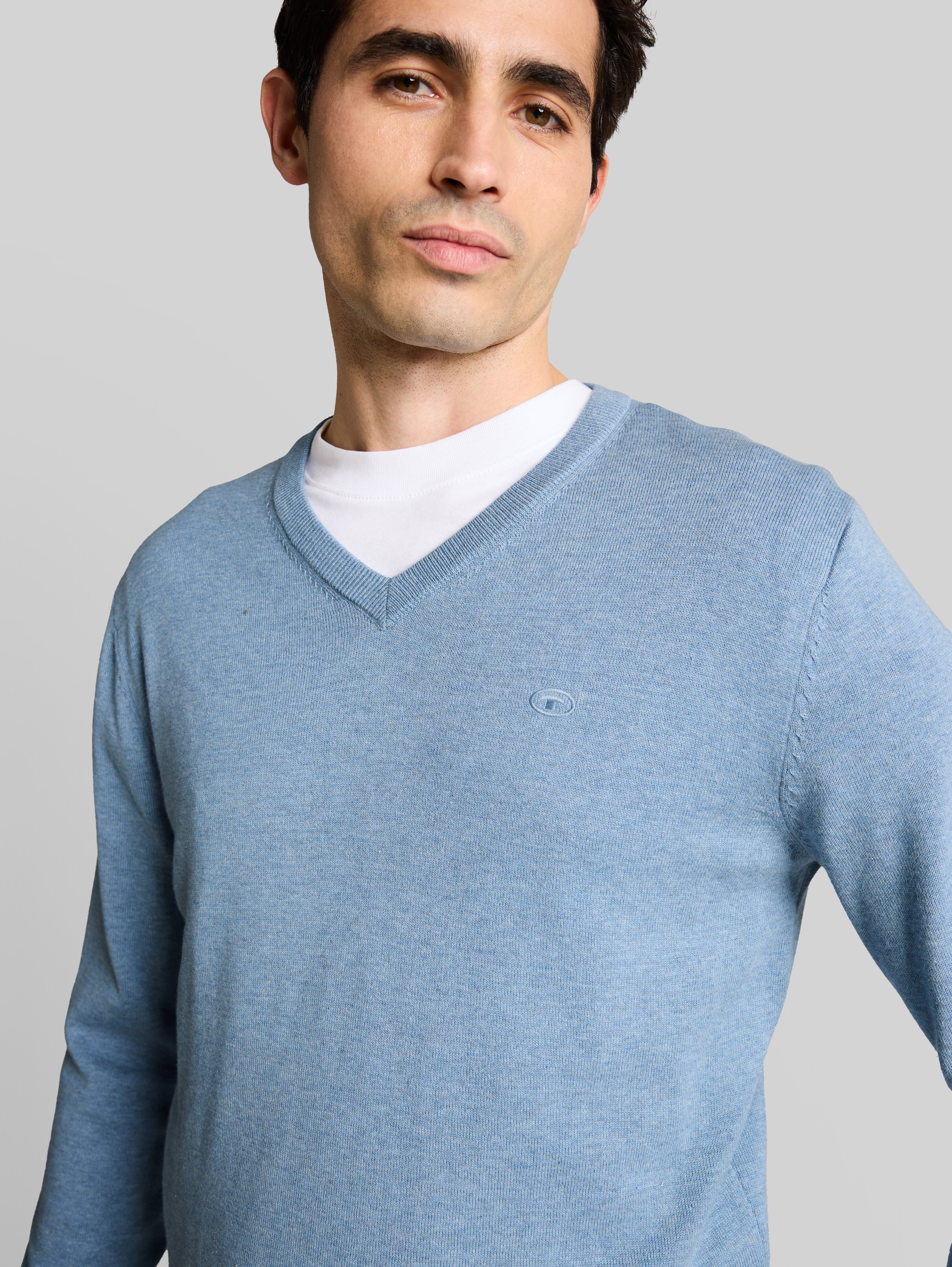 Cotton knit jumper with V-neck in blue by Tom Tailor