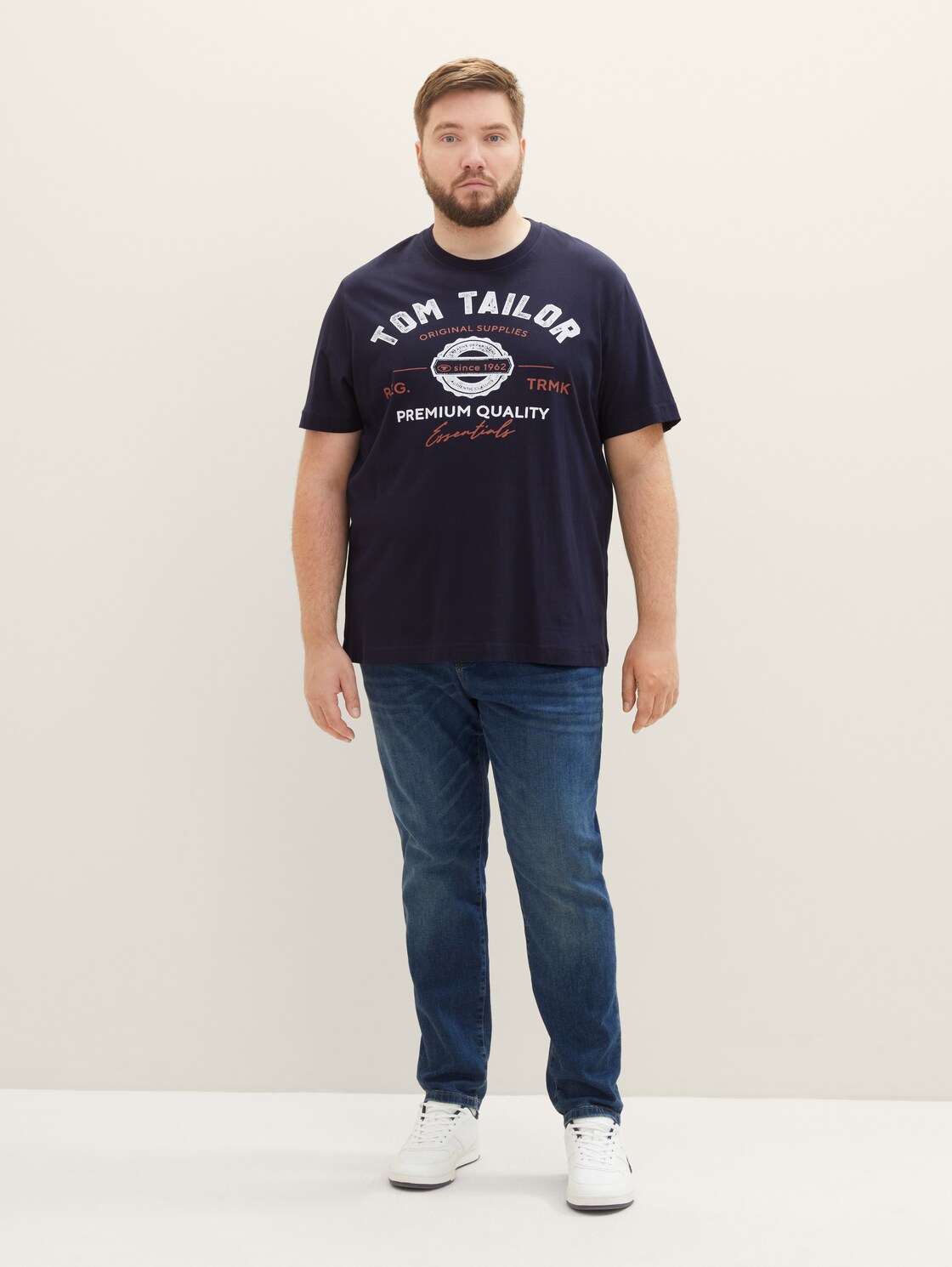 Plus Size - T-Shirt mit Logo Print - sky captain blue - Model-Vorderansicht