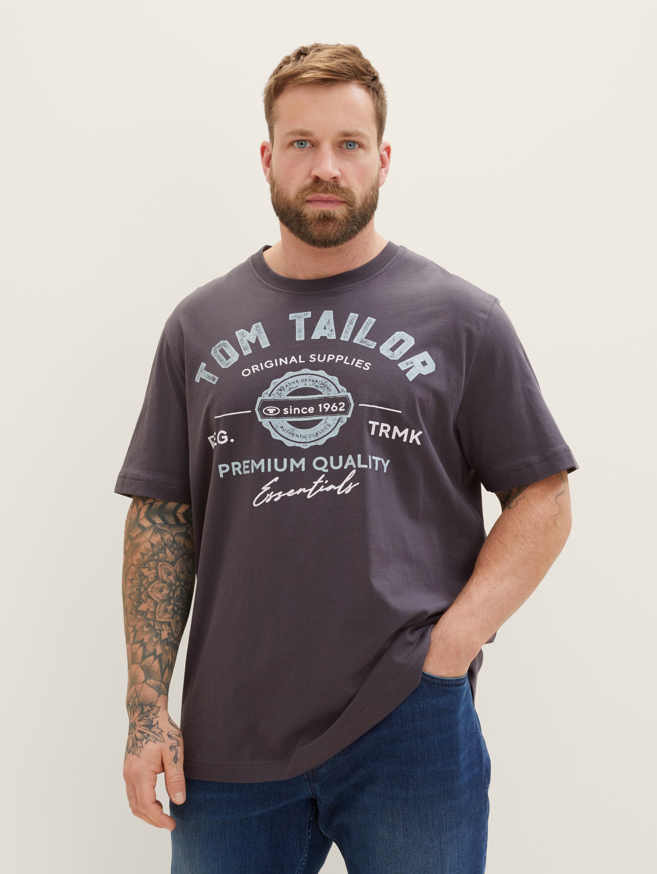 Plus Size - T-Shirt mit Logo Print - Tarmac Grey