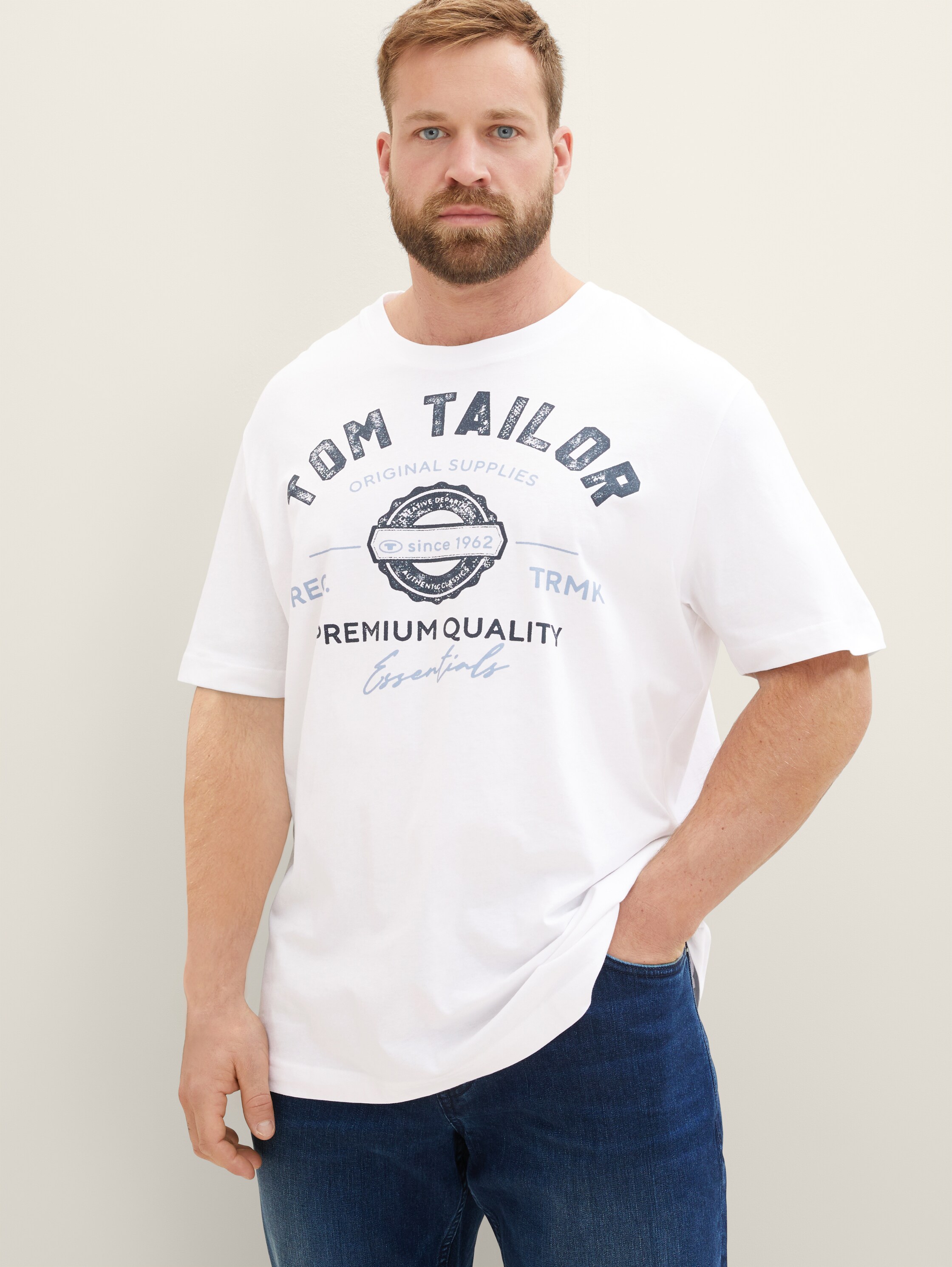 Plus - T-shirt met logoprint - White - Model vooraanzicht