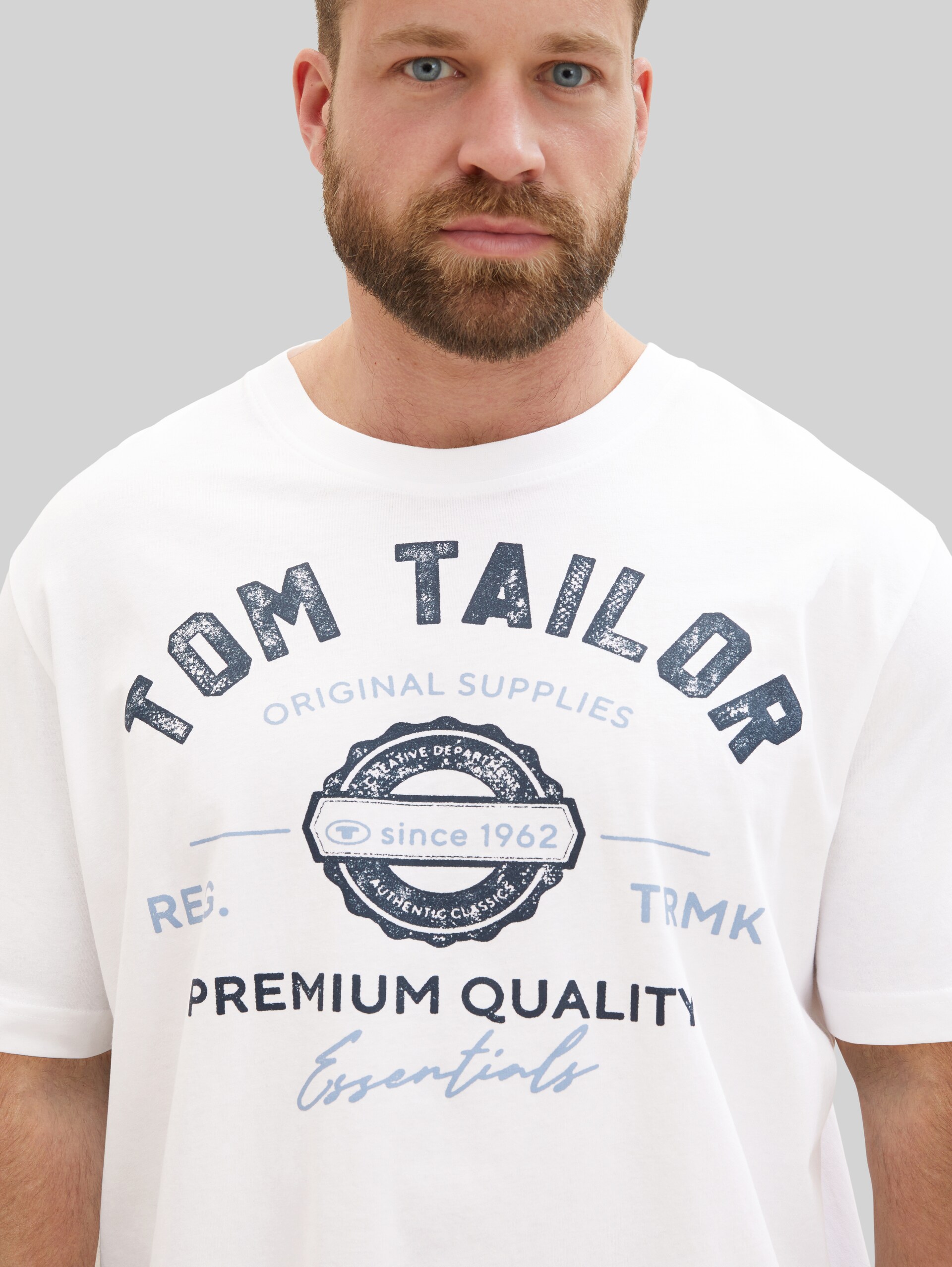 Plus Size - T-shirt with logo print - White - Detail model view