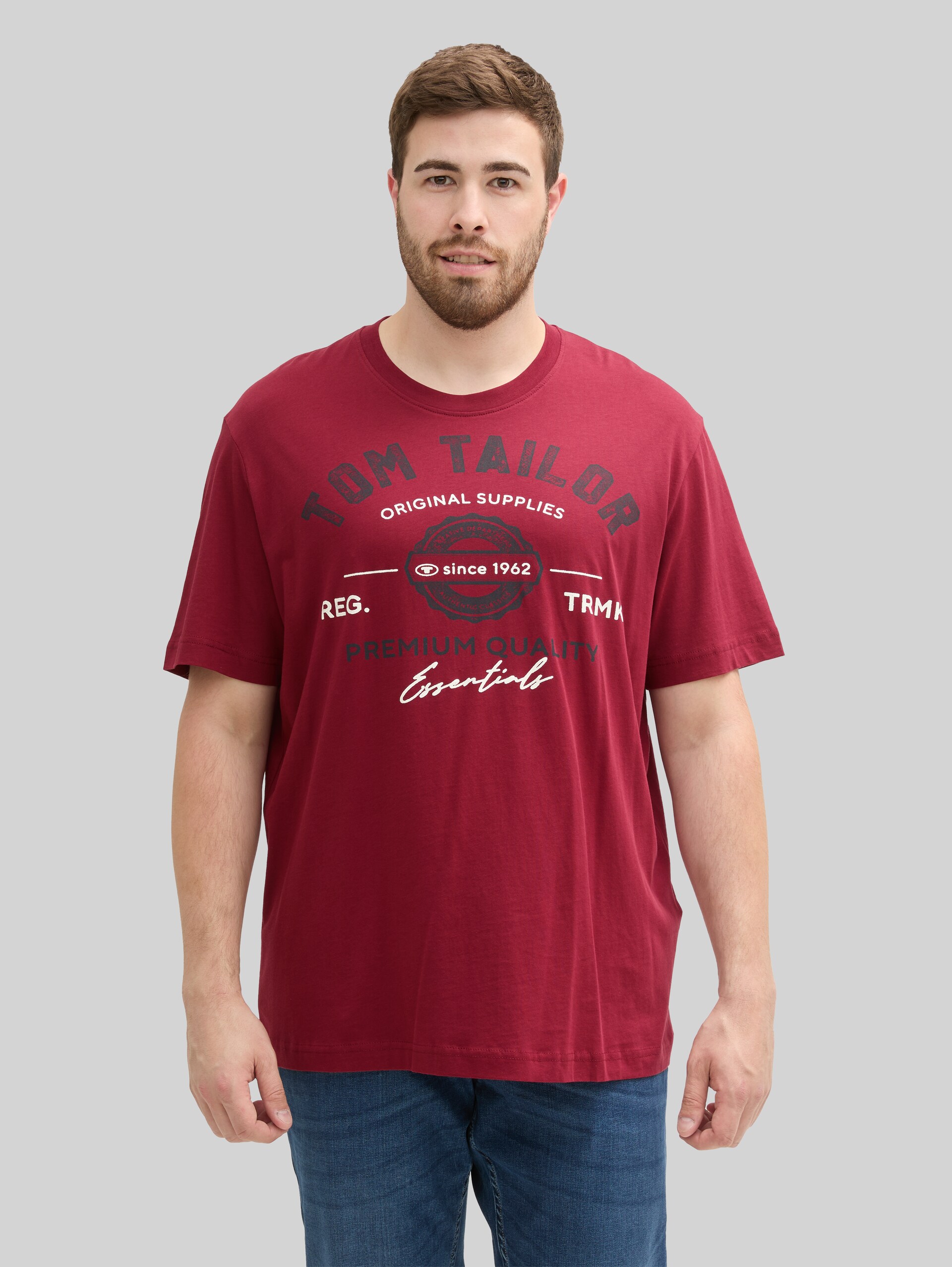 Plus Size - T-shirt with logo print - Deep Red - Neckline model front view
