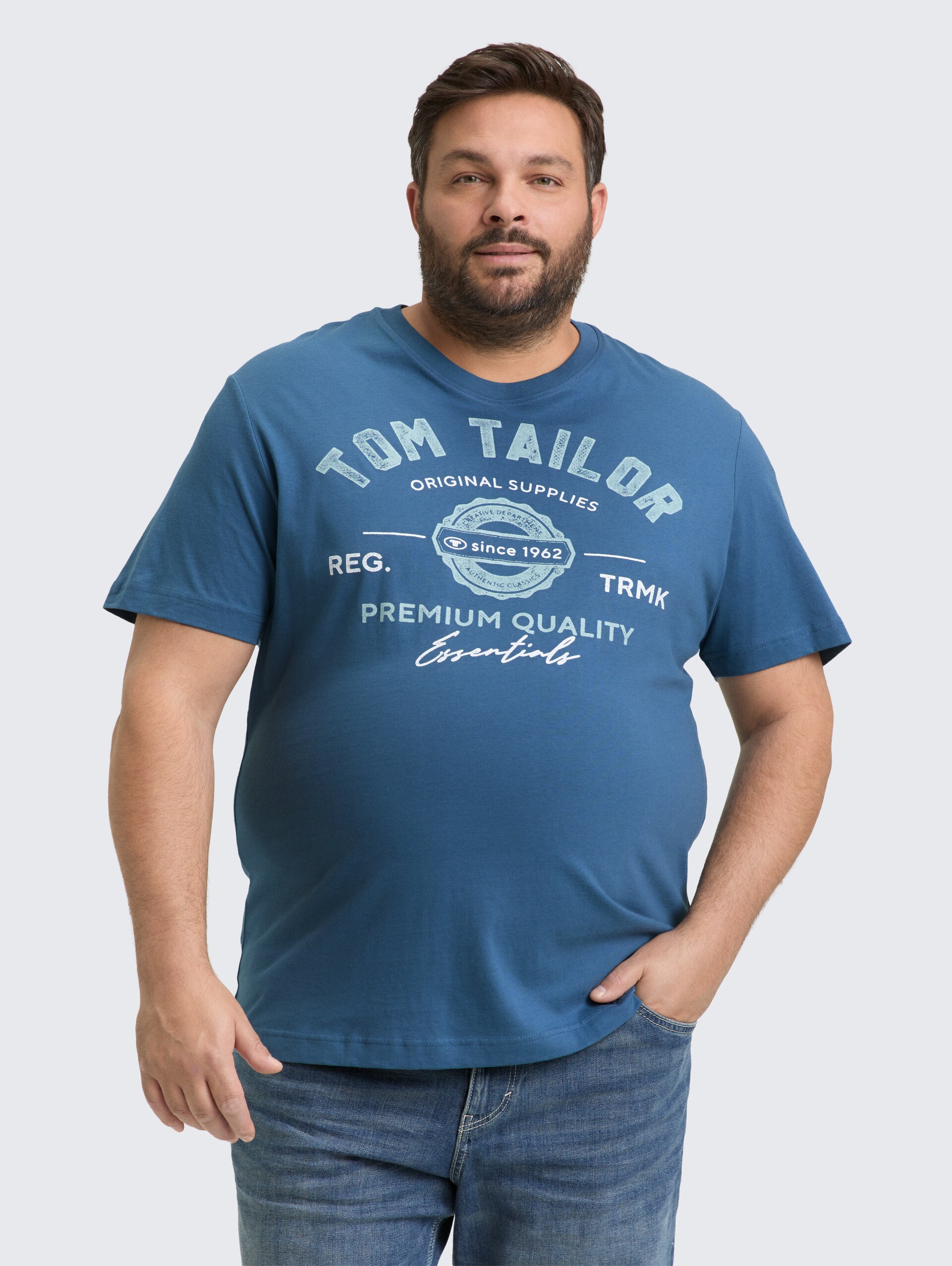 Plus Size - T-Shirt mit Logo Print - real teal blue - Ausschnitt Model-Vorderansicht