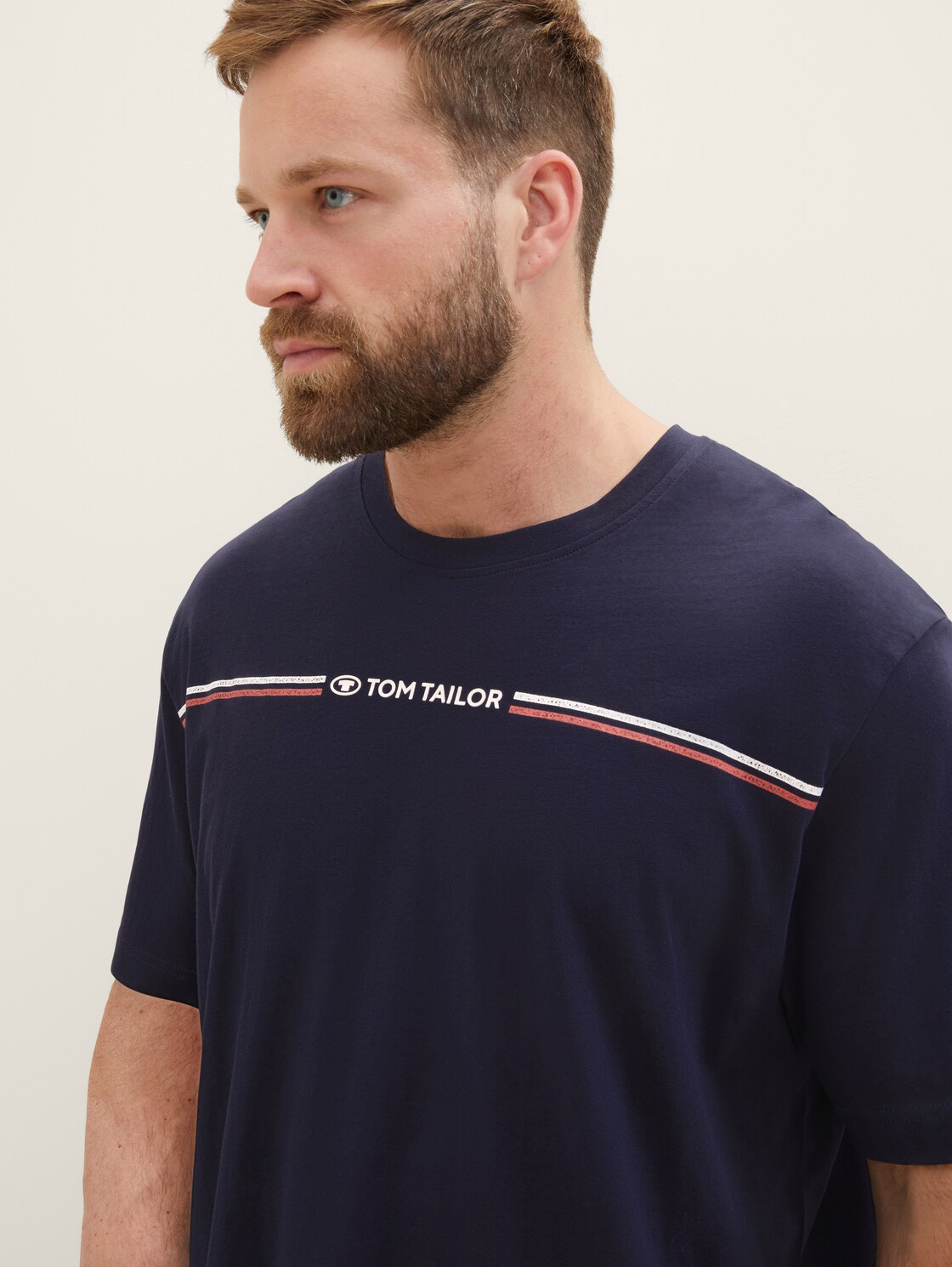 Plus Size - T-Shirt mit Logo-Print - sky captain blue - Model-Vorderansicht