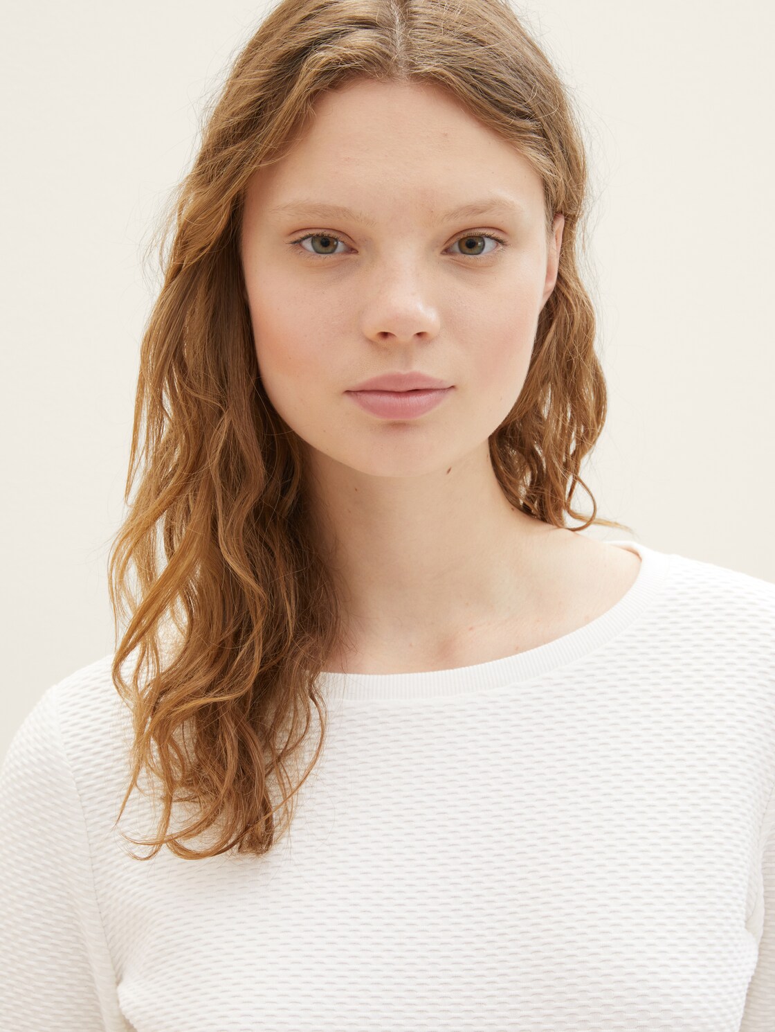 Sweatshirt mit Raffungen - off white - Model-Vorderansicht