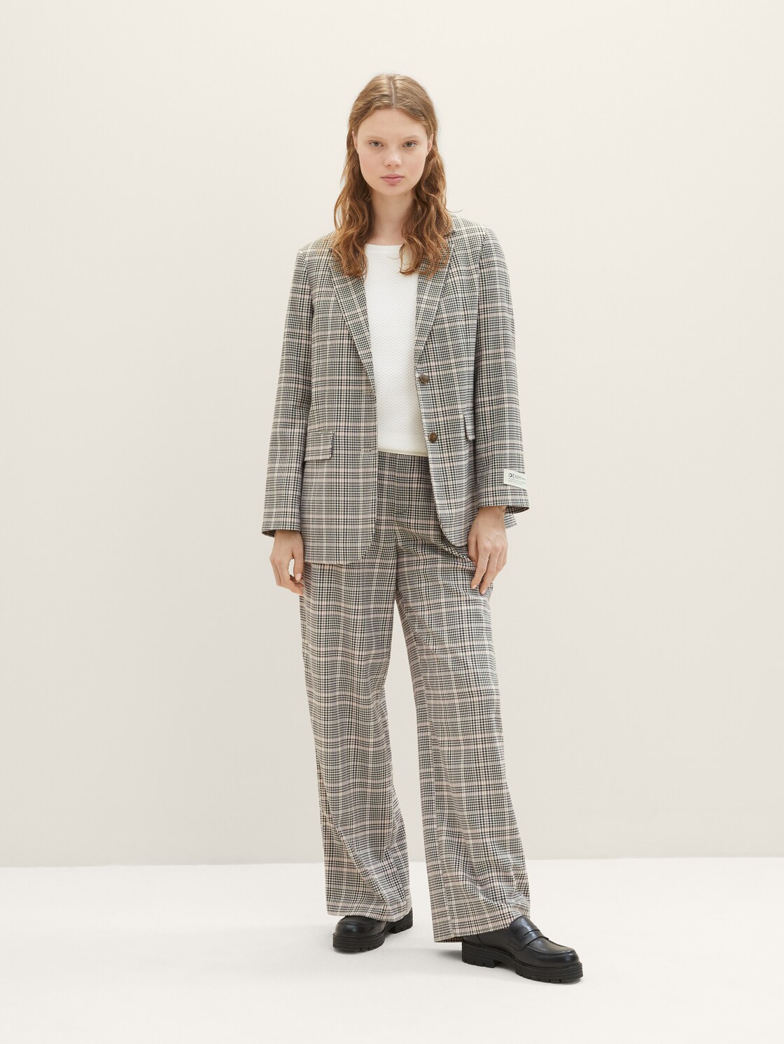 Sweatshirt mit Raffungen - off white - Detail-Model-Ansicht