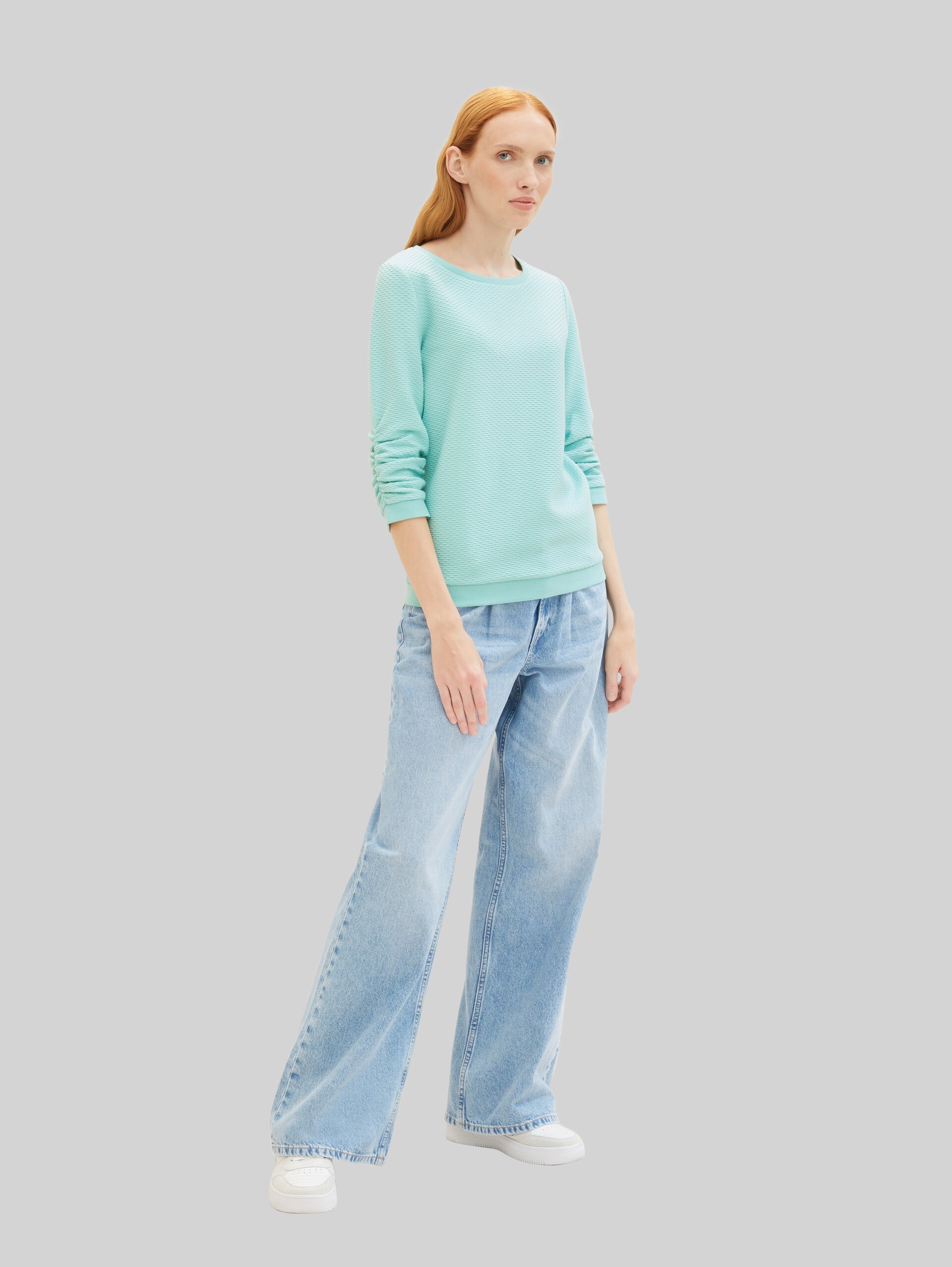 Sweatshirt with ruffles - pastel turquoise - Model front view
