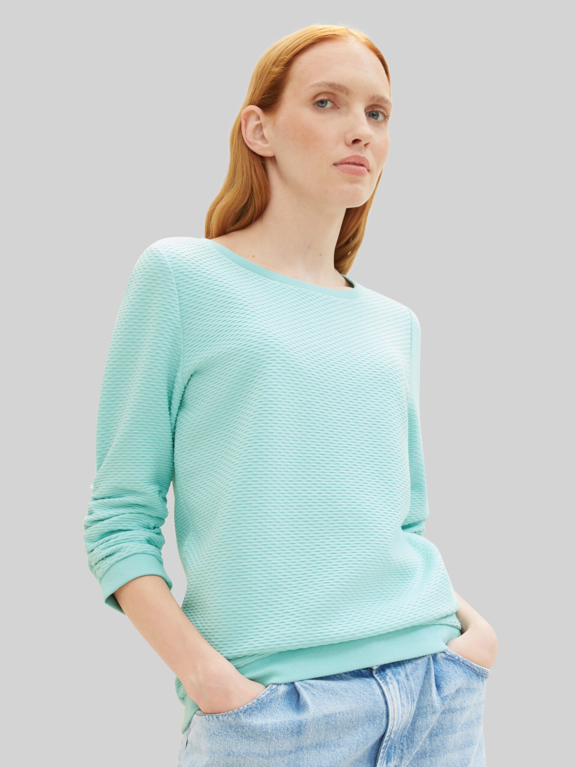 Sweatshirt with ruffles - pastel turquoise