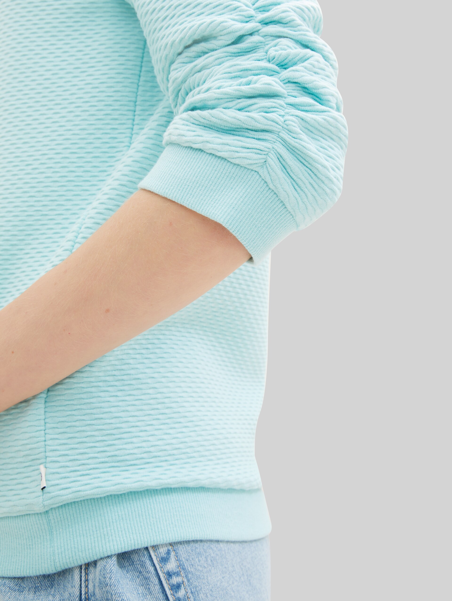 Sweatshirt with ruffles - pastel turquoise - Detail model view
