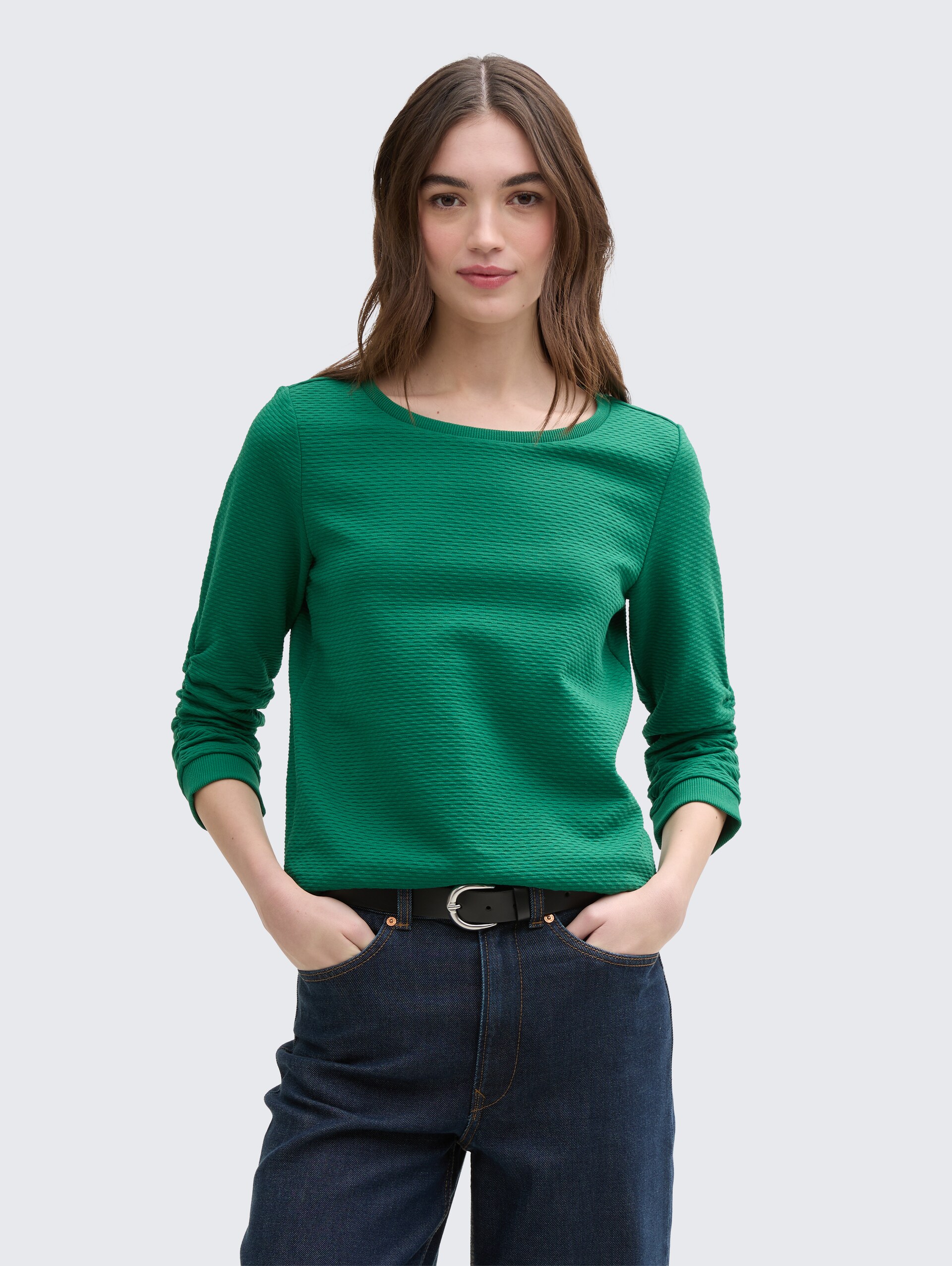 Sweatshirt mit Raffungen - Luscious Pine Green - Ausschnitt Model-Vorderansicht