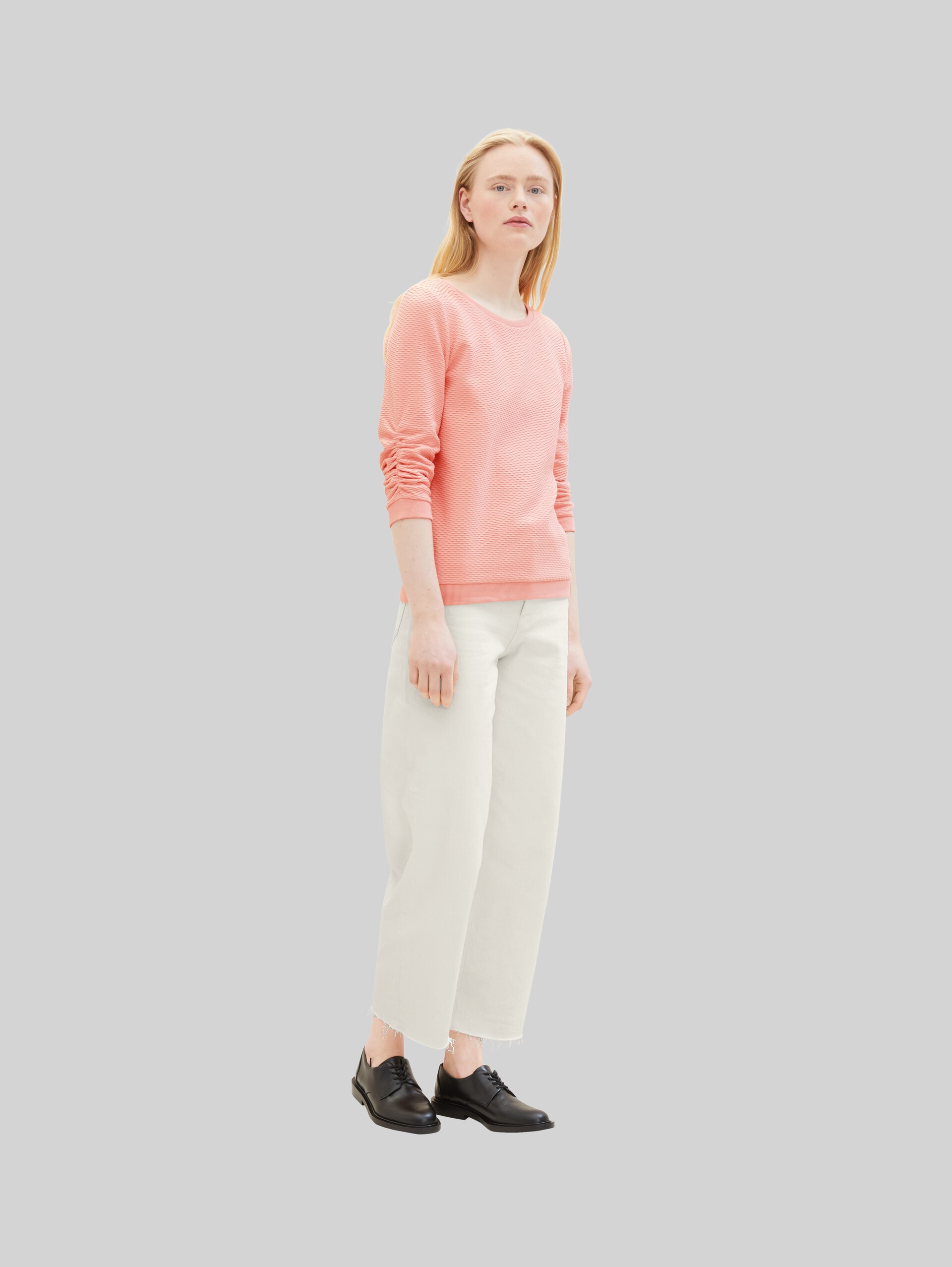 Sweatshirt mit Raffungen - crystal pink - Model-Vorderansicht
