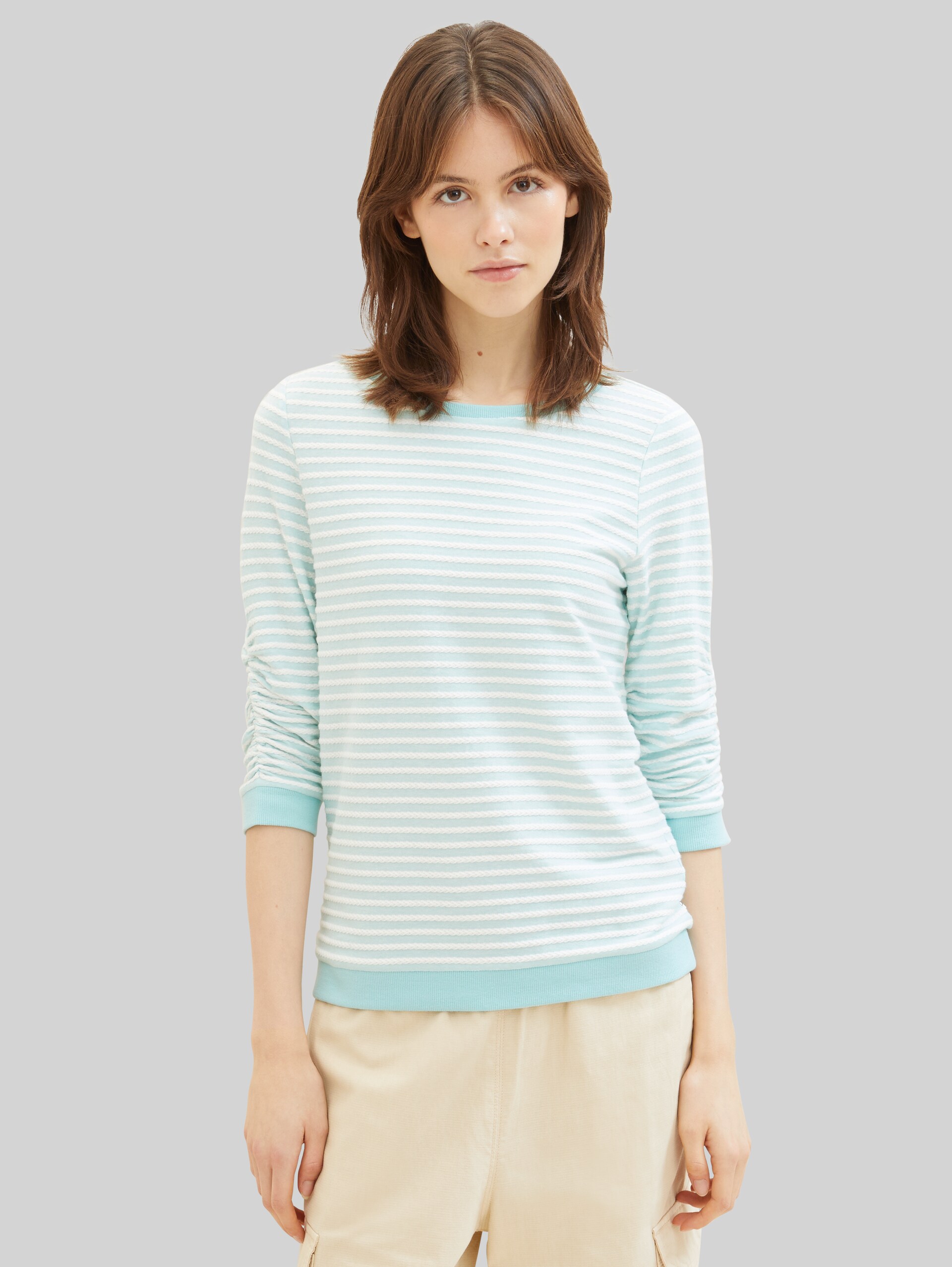 Sweatshirt mit Streifenmuster - mint white structured stripe - Ausschnitt Model-Vorderansicht