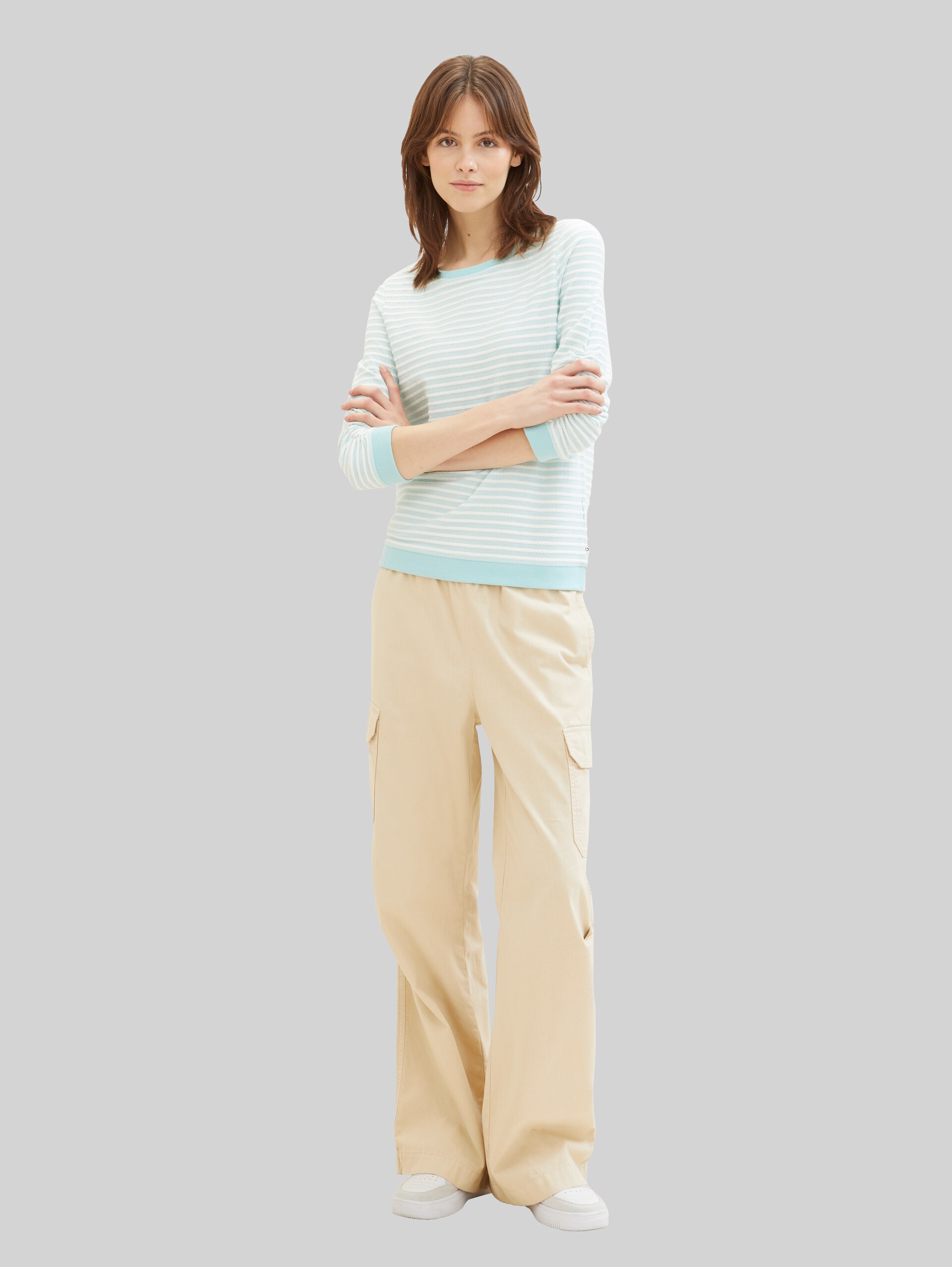 Sweatshirt mit Streifenmuster - mint white structured stripe - Model-Vorderansicht