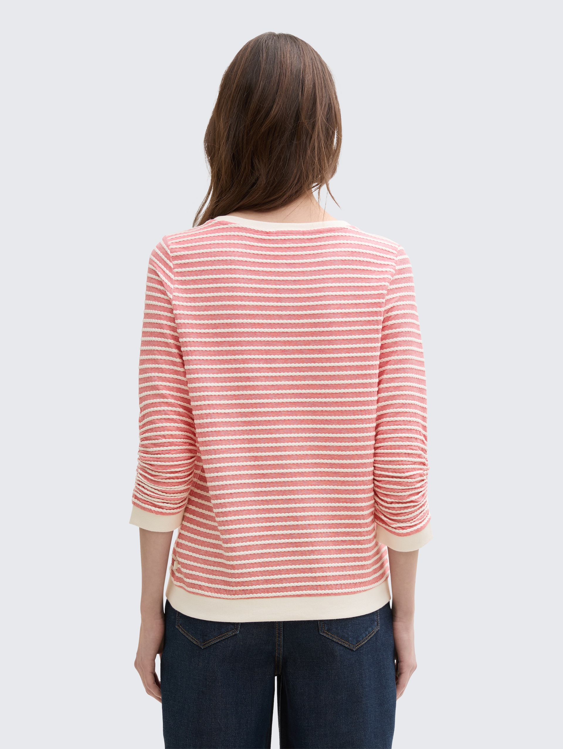 Sweatshirt mit Streifenmuster - red white structure stripe - Auschnitt Model-Rückansicht