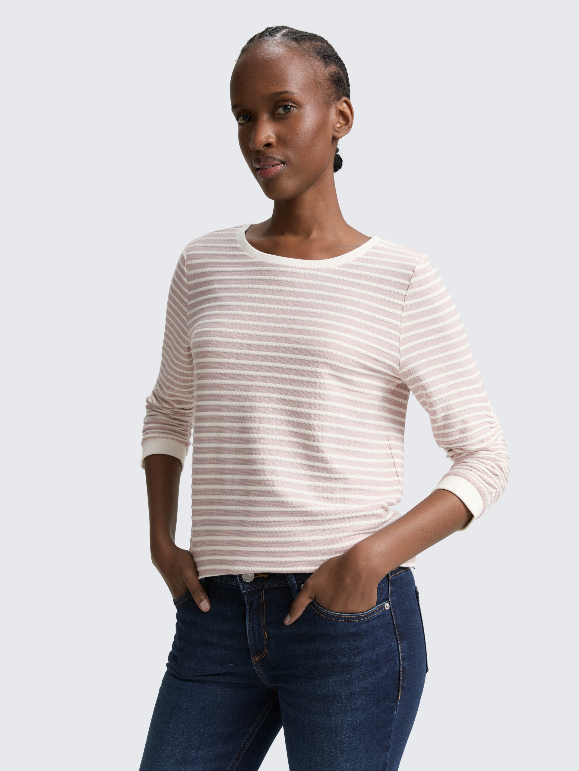 Sweatshirt mit Streifenmuster - rose white structured stripe - Ausschnitt Model-Vorderansicht