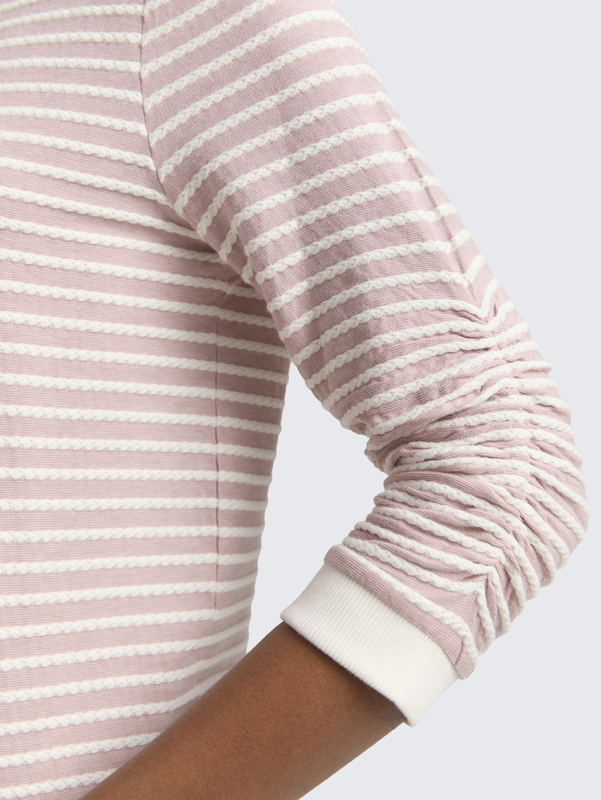 Sweatshirt mit Streifenmuster - rose white structured stripe - Detail-Model-Ansicht