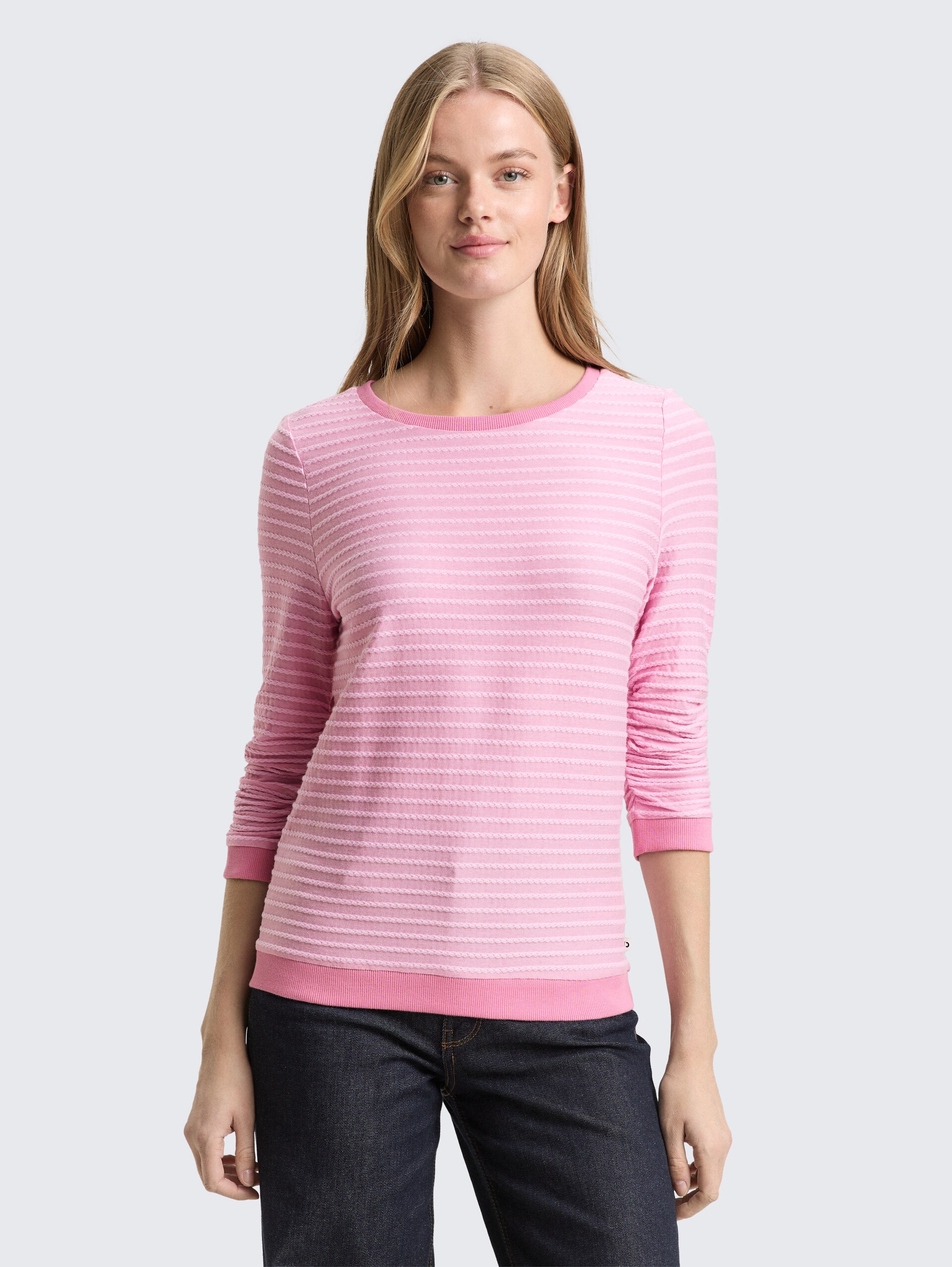 Sweatshirt mit Streifenmuster - tonal rose structure stripe - Ausschnitt Model-Vorderansicht