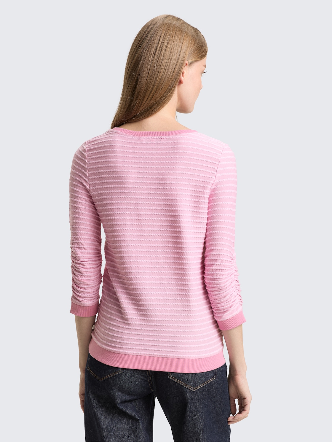 Sweatshirt mit Streifenmuster - tonal rose structure stripe - Auschnitt Model-Rückansicht