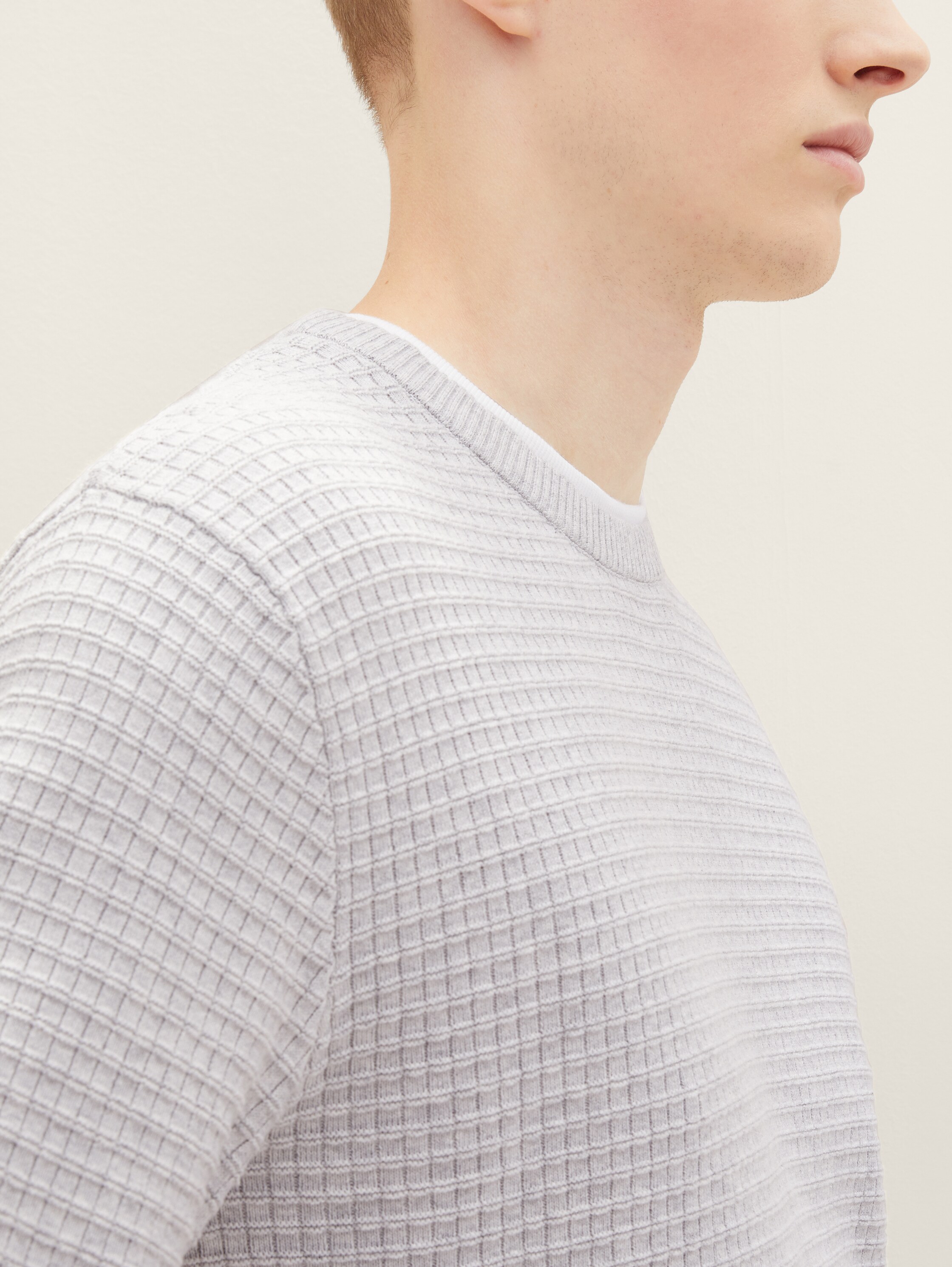 Gebreide trui met structuur - Light Stone Grey Melange - Model vooraanzicht