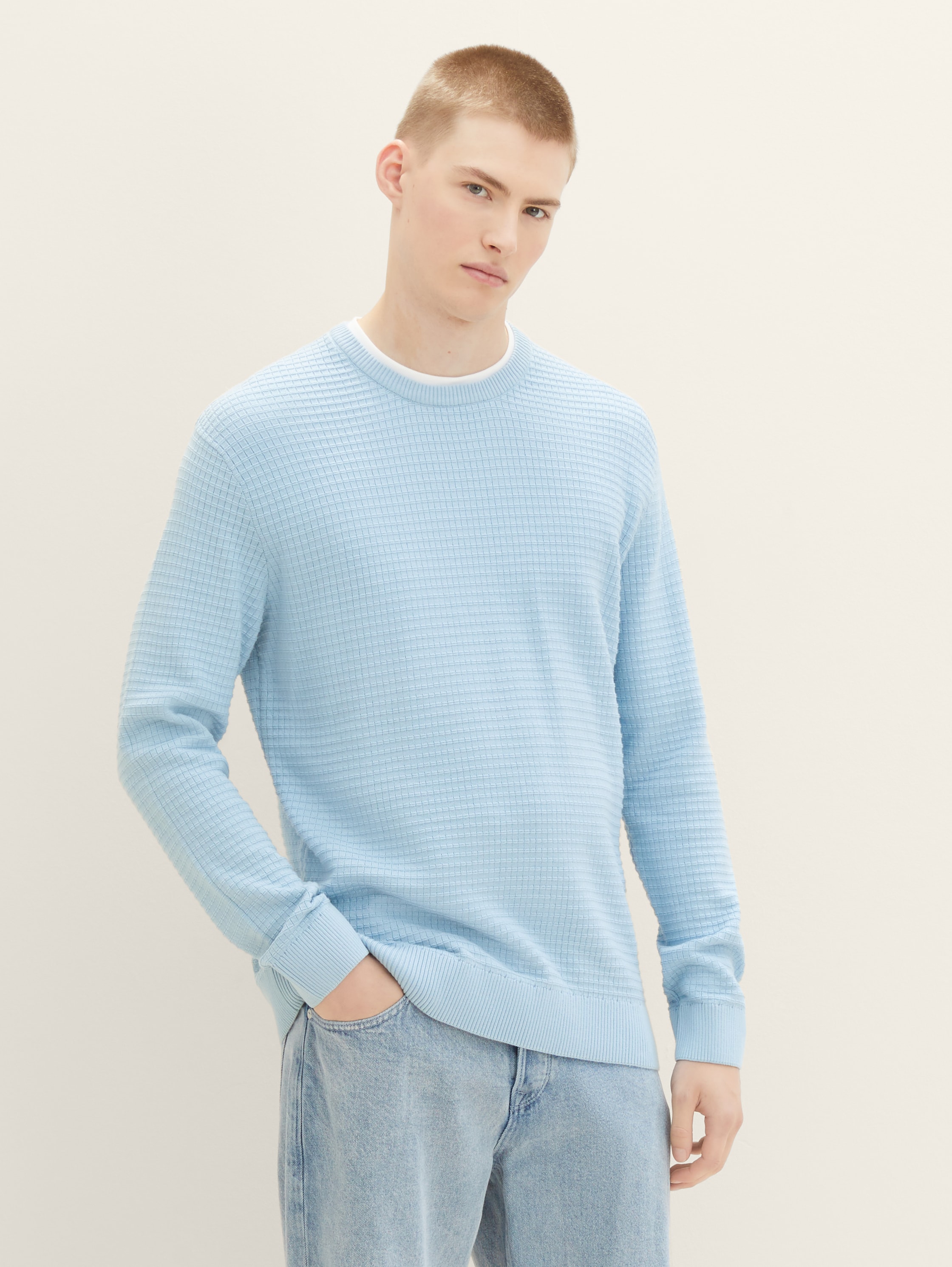 Strickpullover mit Struktur - washed out middle blue - Ausschnitt Model-Vorderansicht