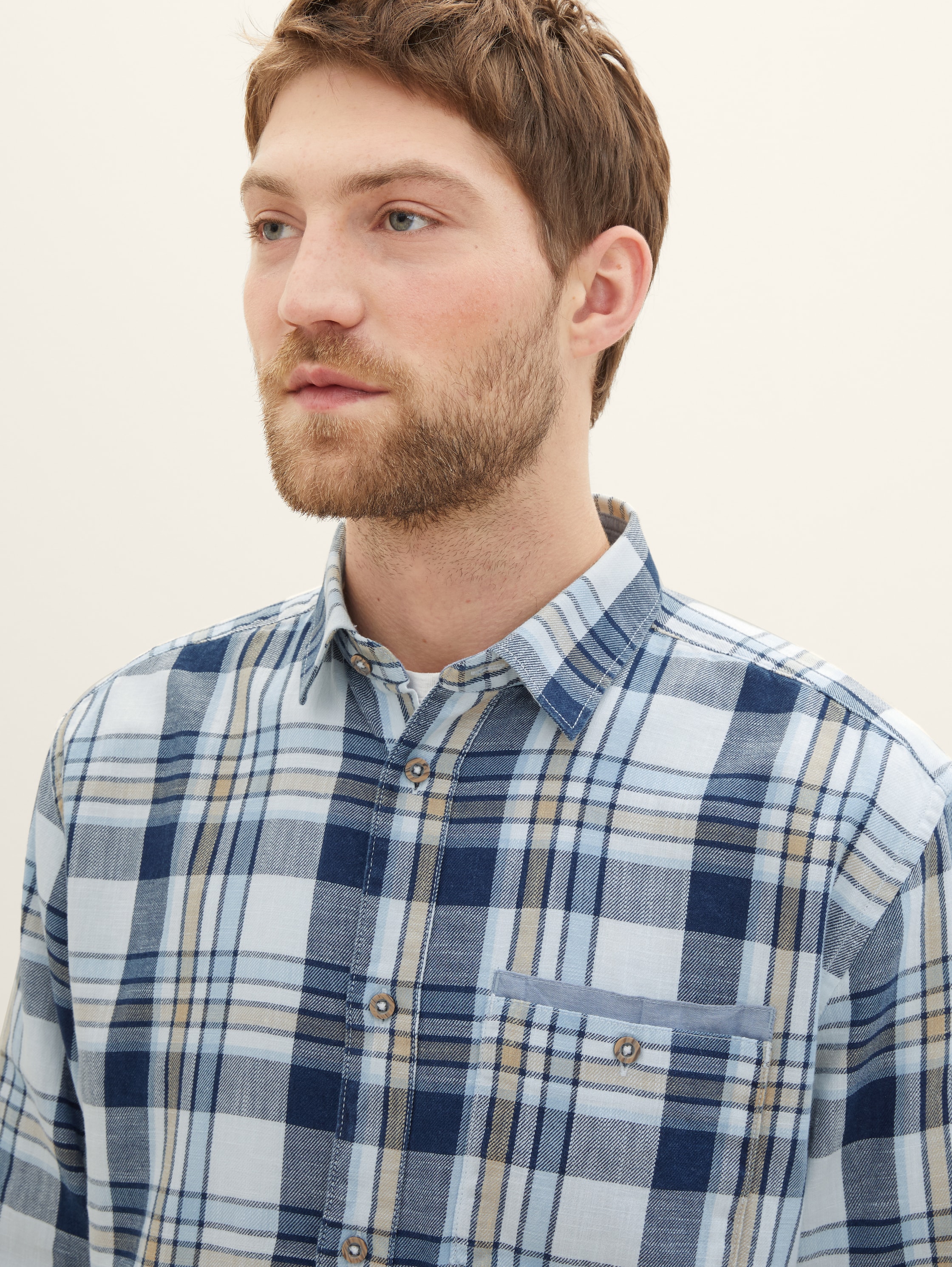 Hemd mit Karomuster - blue white beige indigo check - Detail-Model-Ansicht