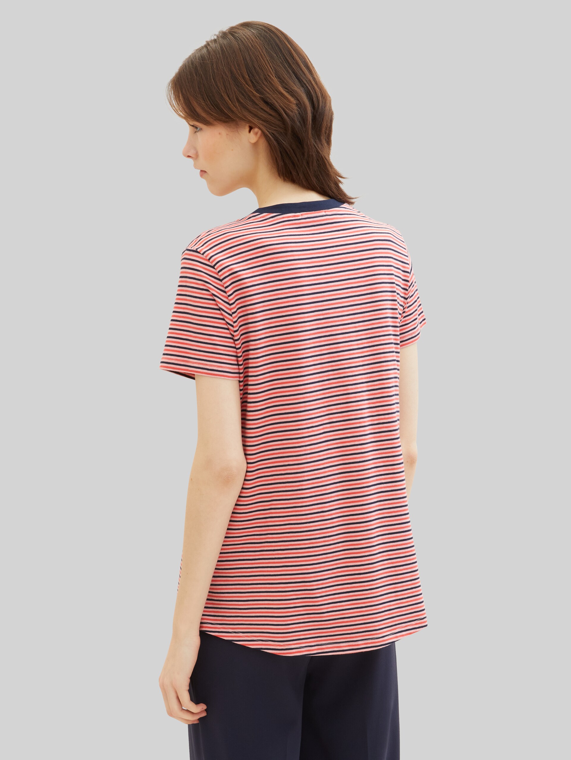 T-shirt loose fit en coton - rose navy red stripe - Découpe Vue arrière du modèle