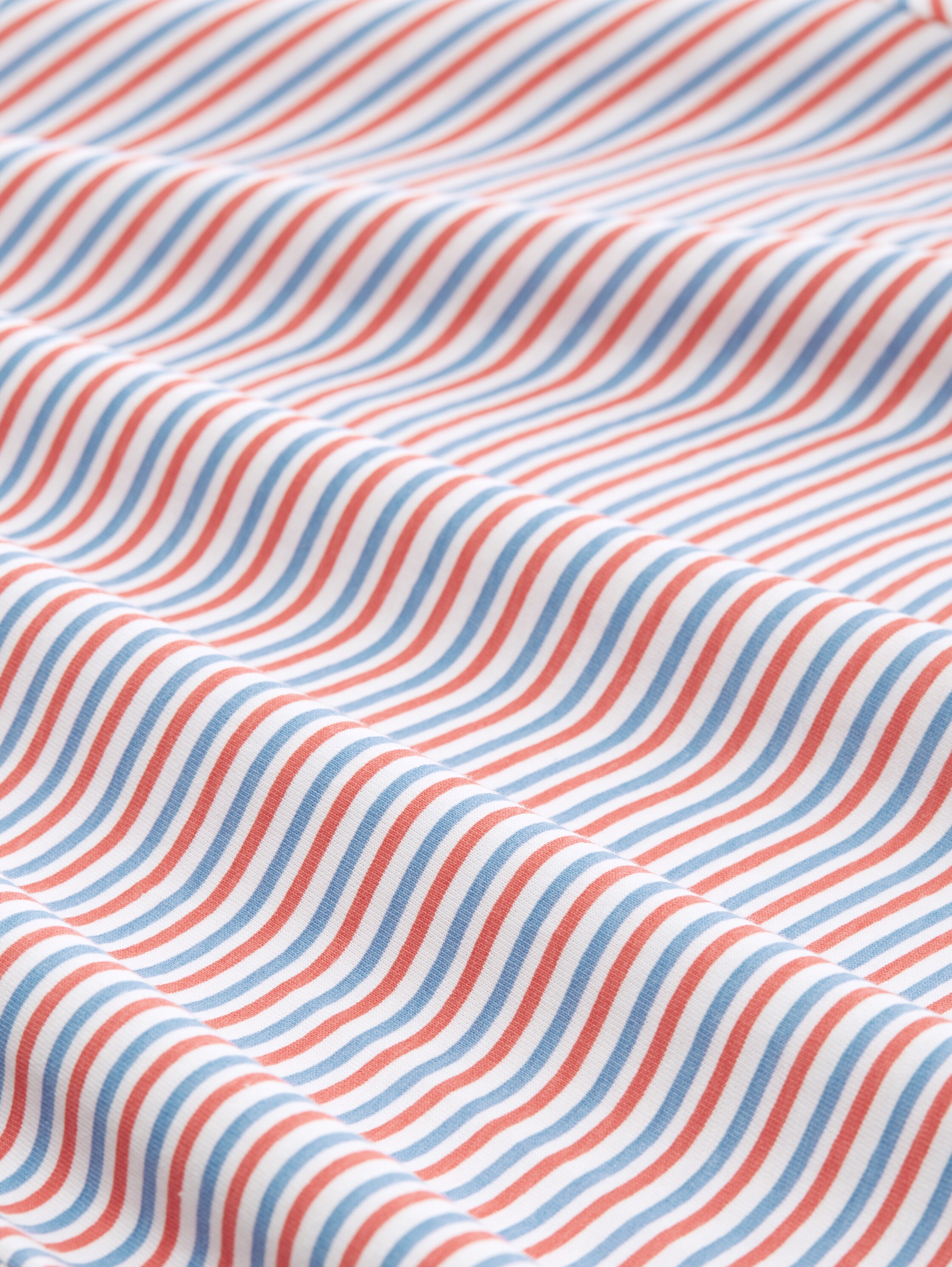 T-Shirt mit Knoten-Detail - blue red white stripe - Material-Ansicht