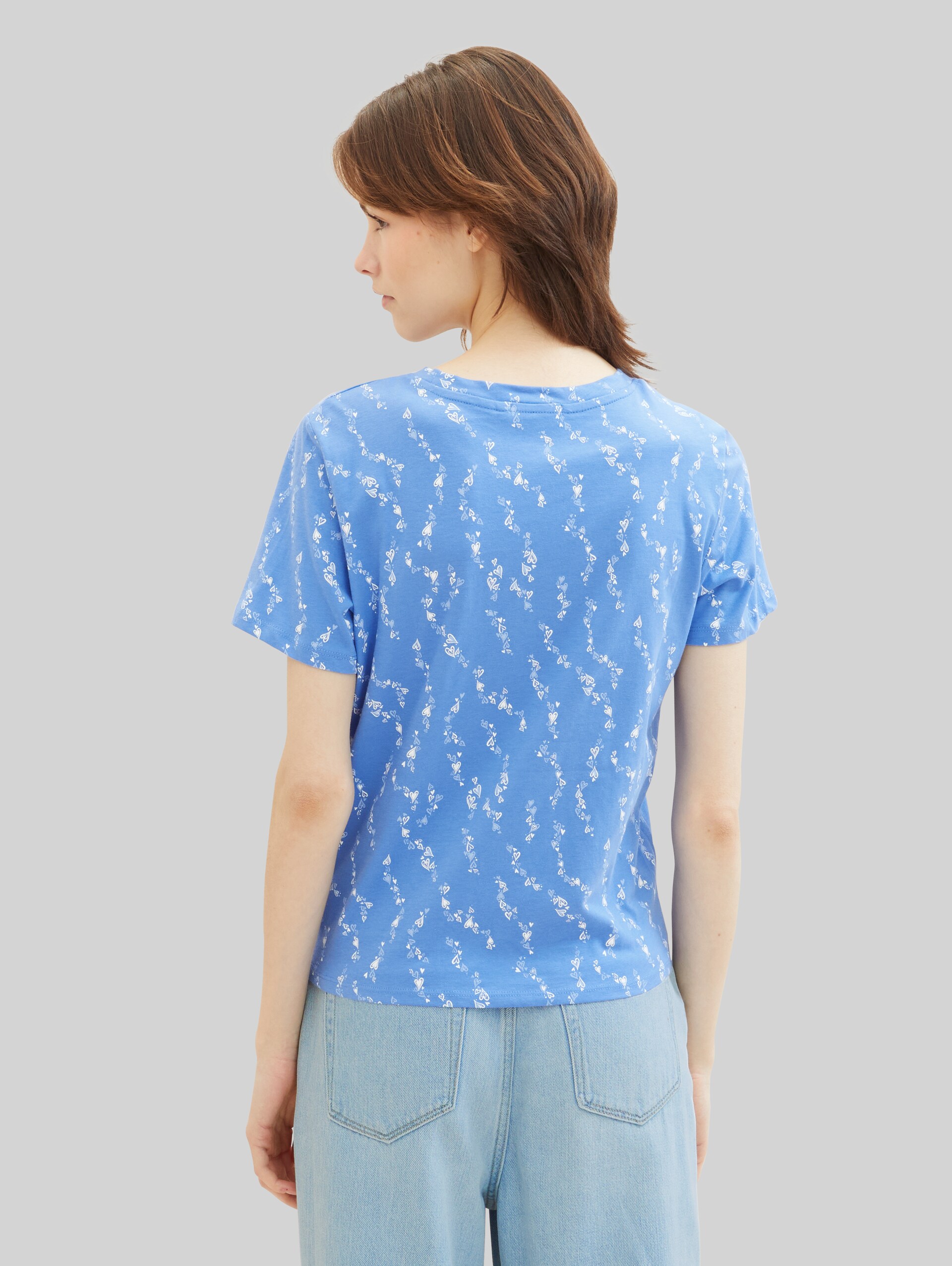 T-Shirt mit Knoten-Detail - mid blue white heart print - Auschnitt Model-Rückansicht