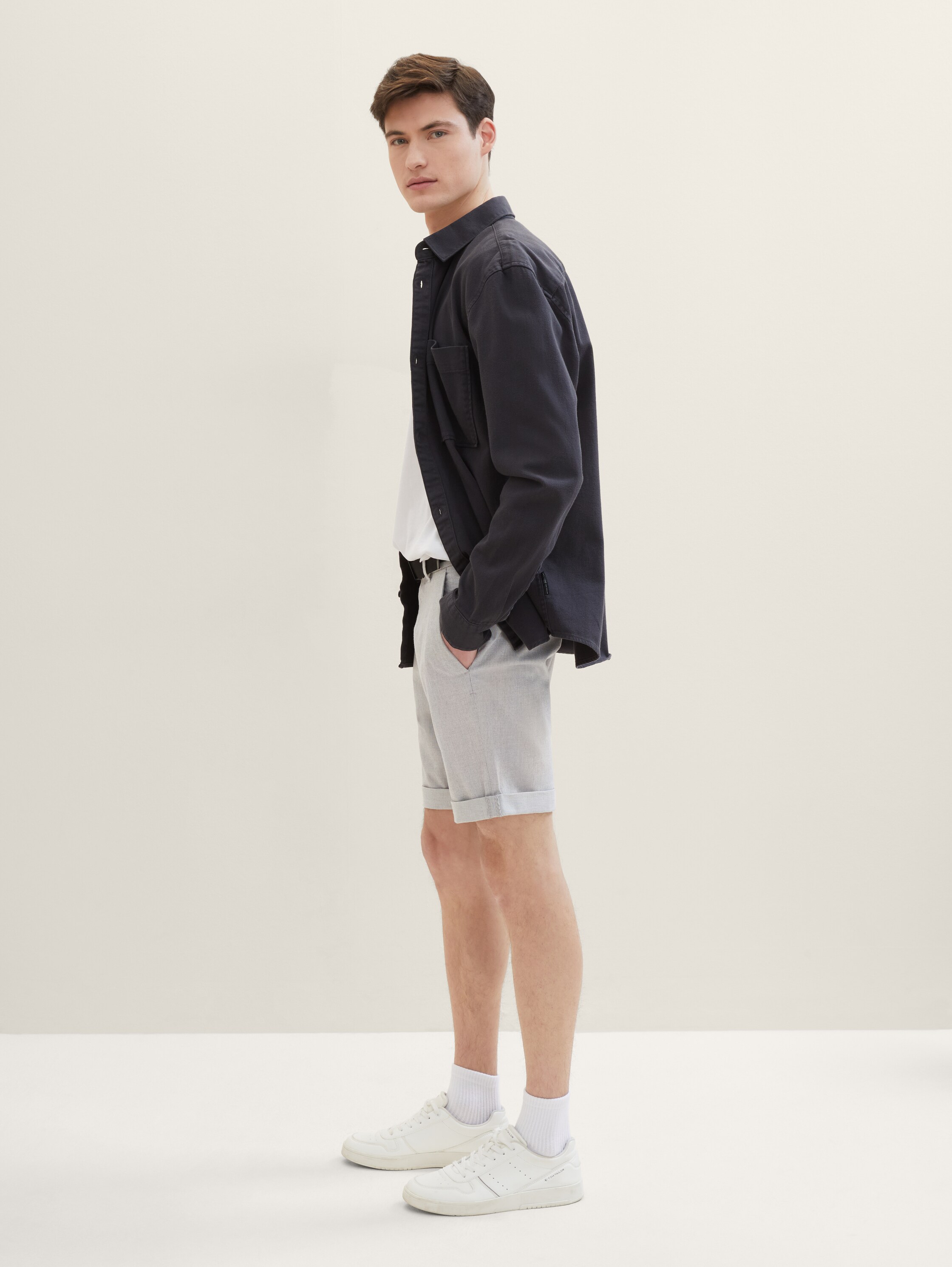 Chinoshorts mit Gürtel - 8