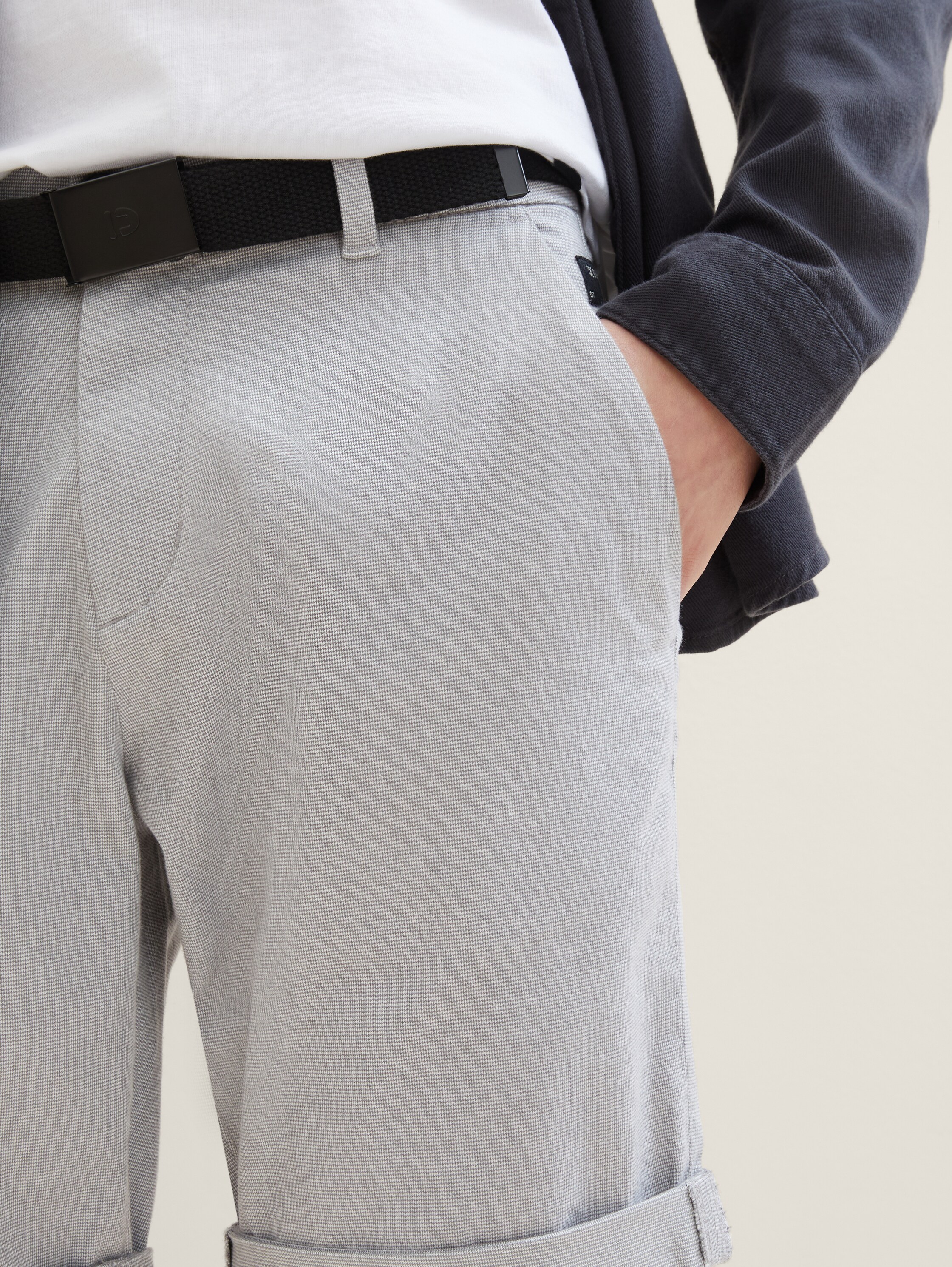 Chinoshorts mit Gürtel - 5